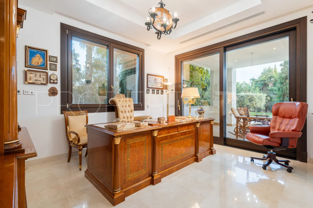 Villa a la venta en Guadalmina Baja de 7 dormitorios