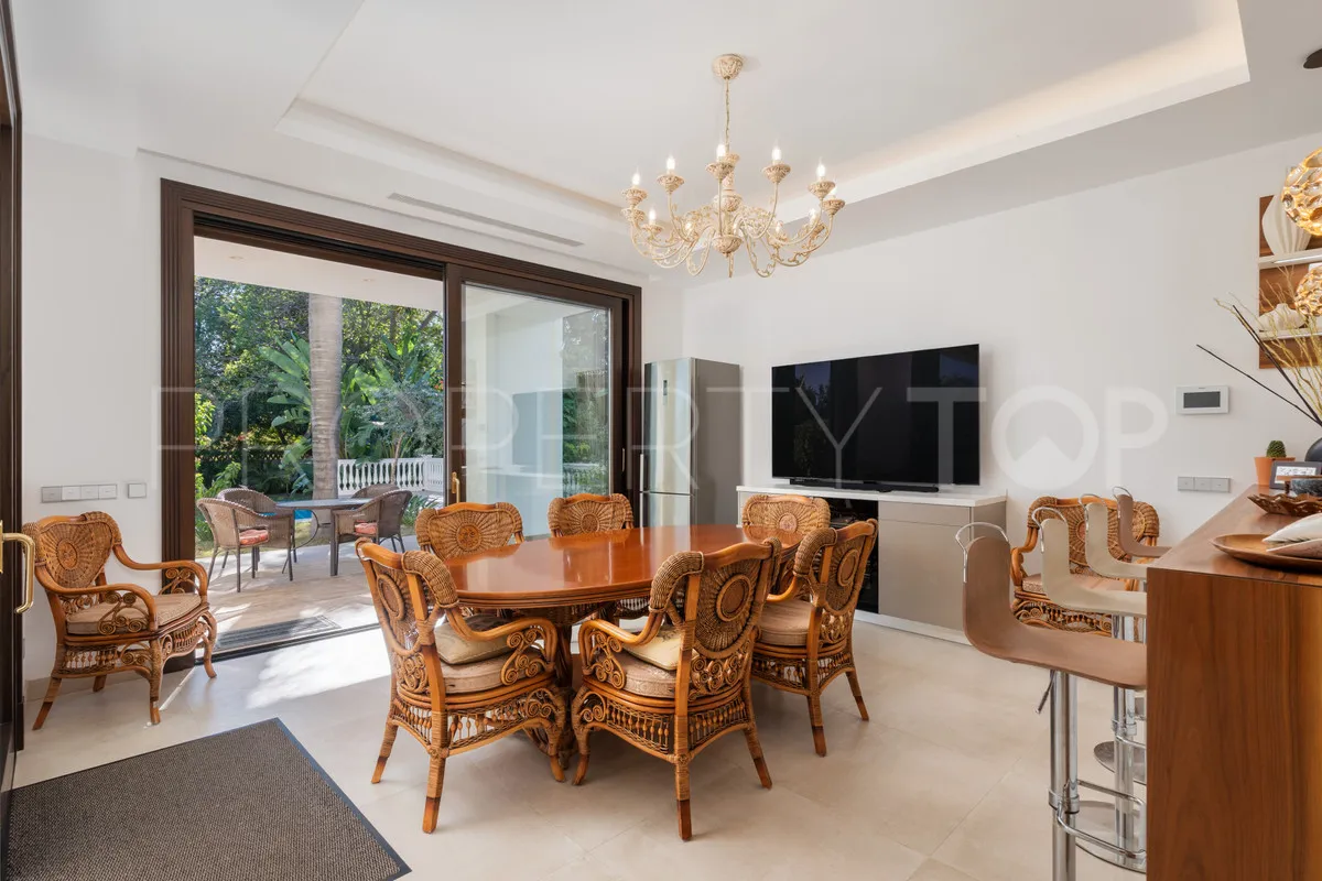 Villa a la venta en Guadalmina Baja de 7 dormitorios
