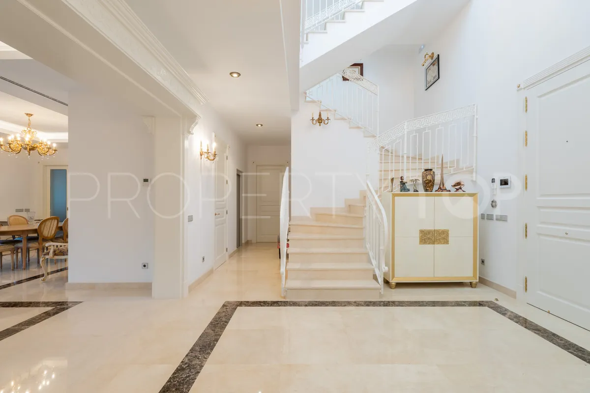 Villa a la venta en Guadalmina Baja de 7 dormitorios
