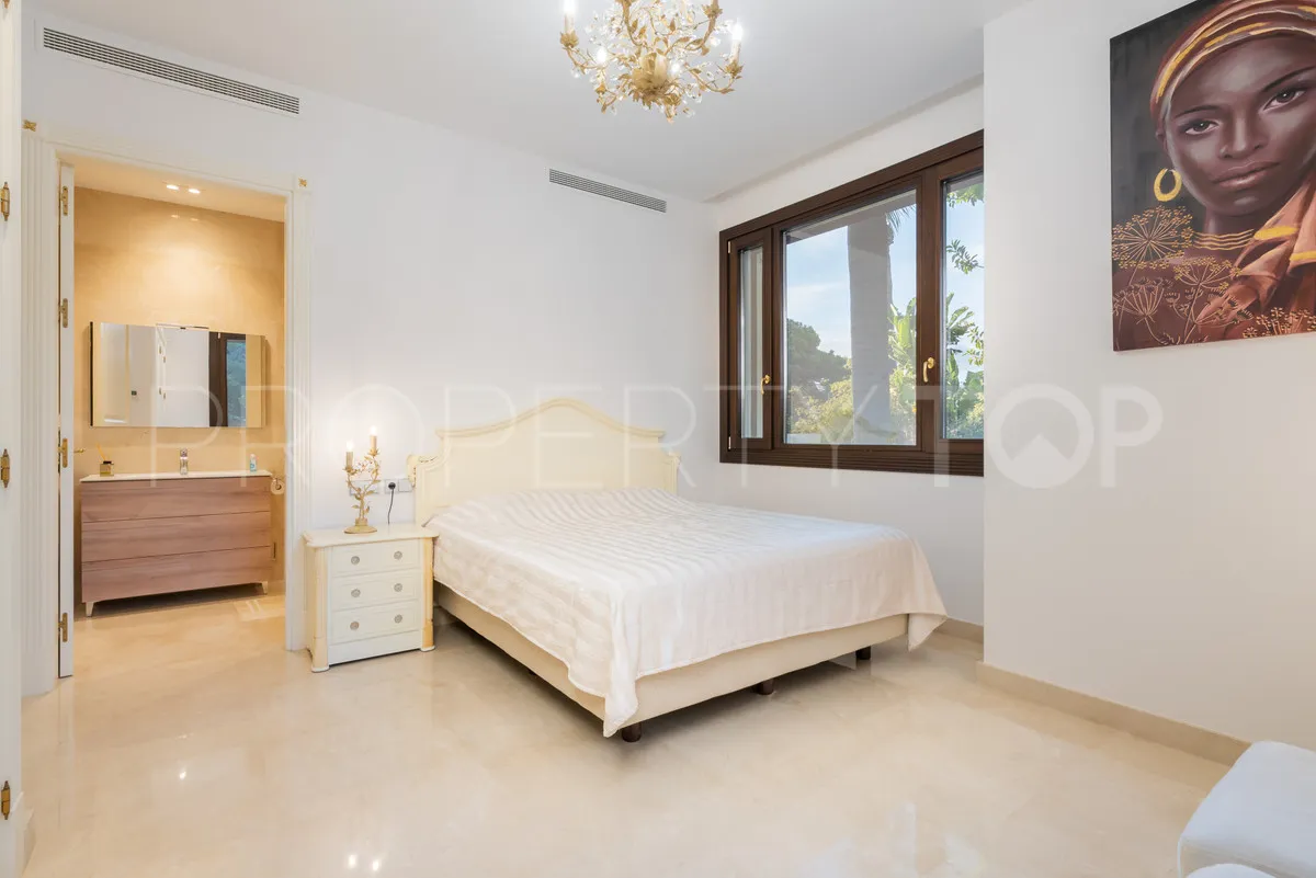 Villa a la venta en Guadalmina Baja de 7 dormitorios