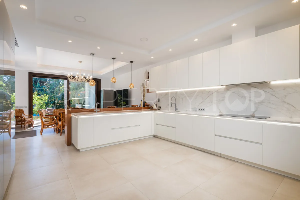 Villa a la venta en Guadalmina Baja de 7 dormitorios