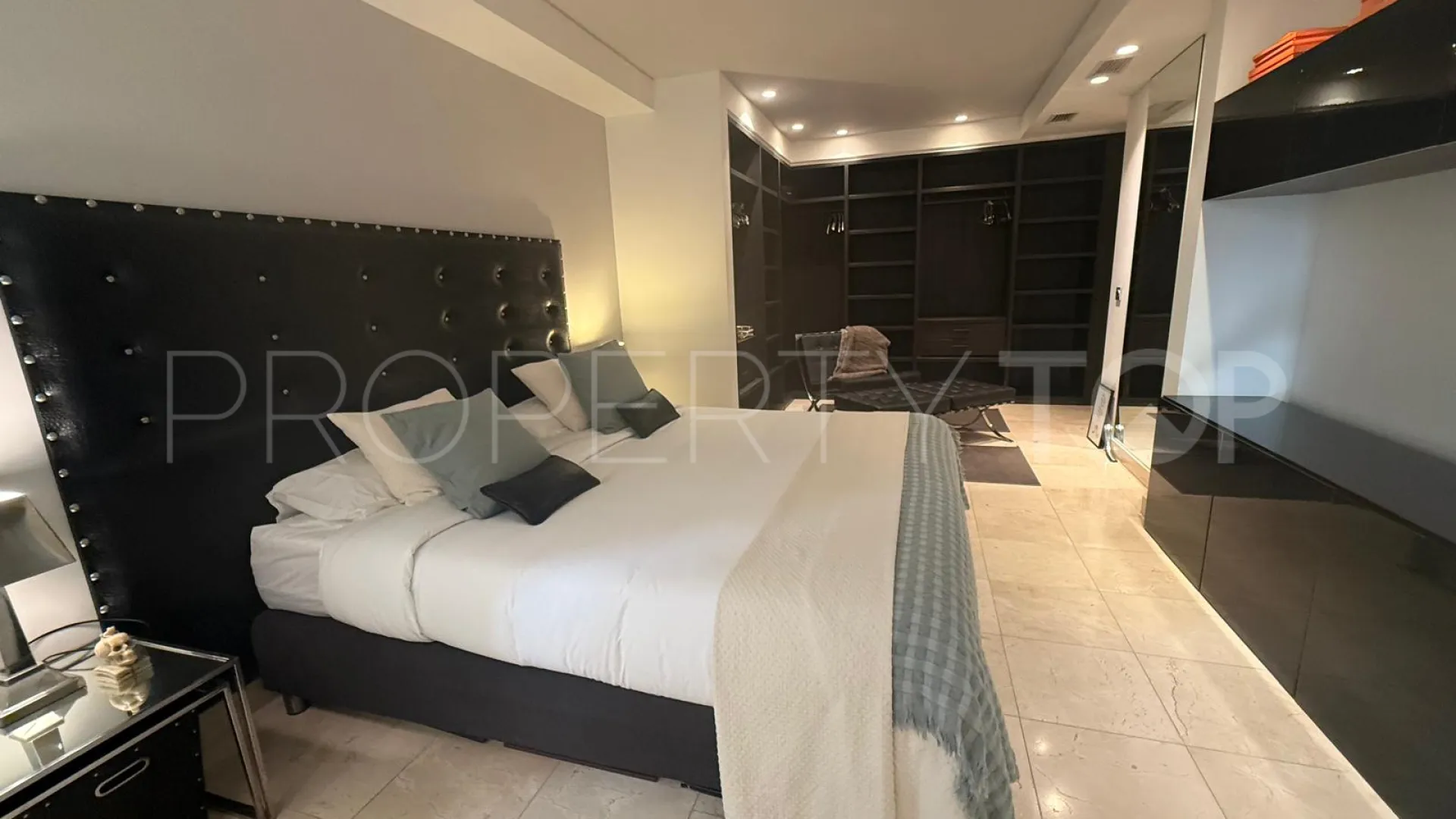Apartamento de 4 dormitorios en venta en Acosta los Flamingos