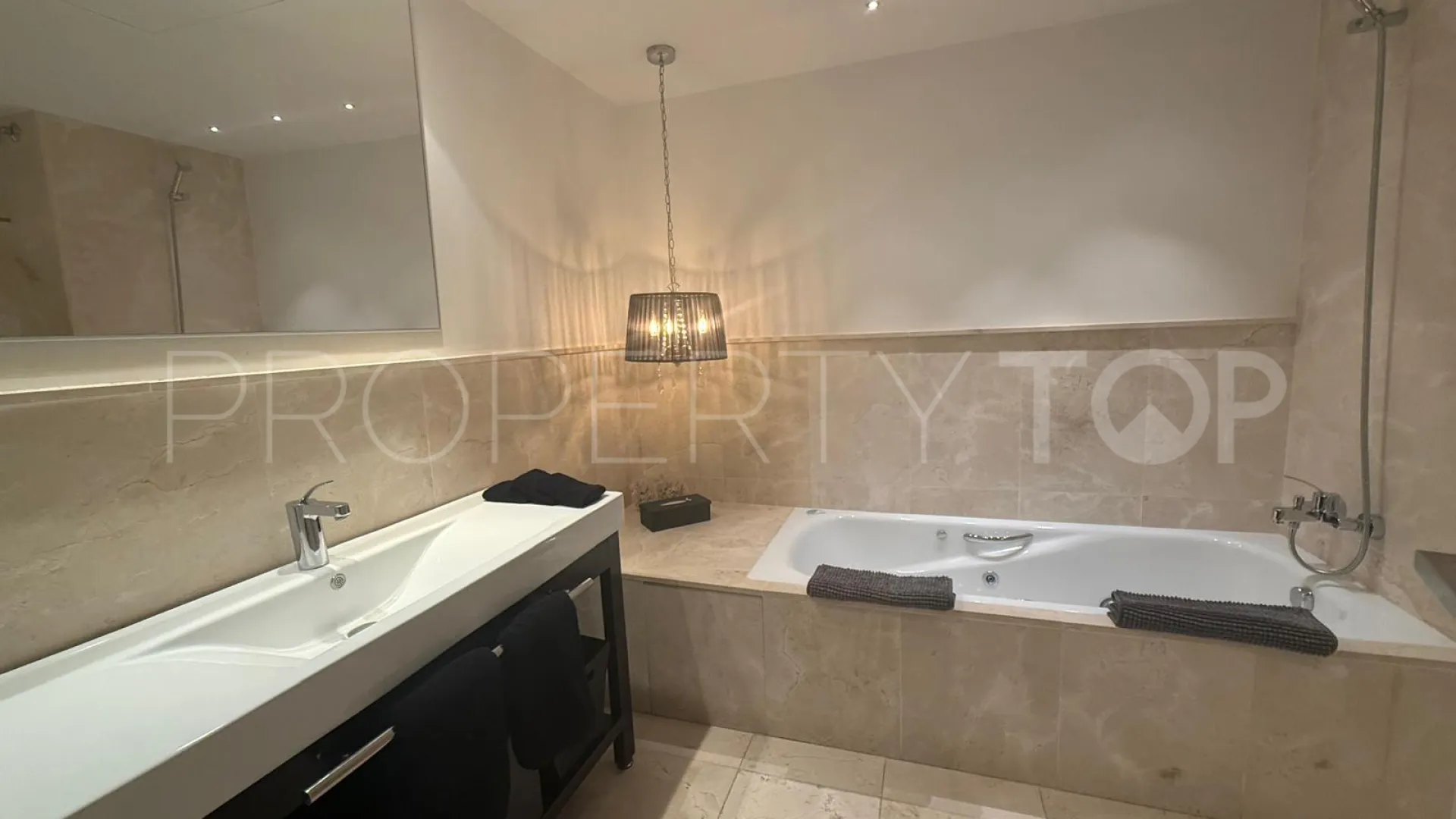 Apartamento de 4 dormitorios en venta en Acosta los Flamingos