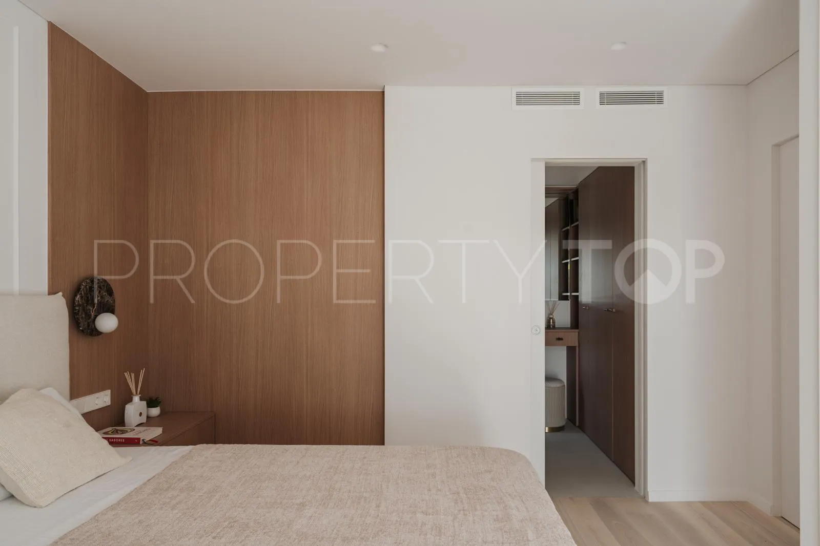Atico duplex de 3 dormitorios en venta en Cortijo Blanco