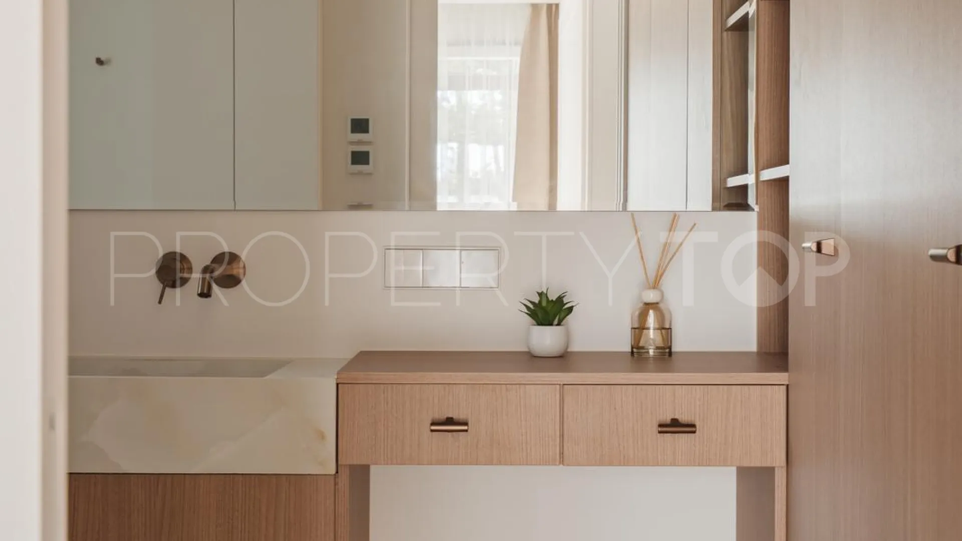 Atico duplex de 3 dormitorios en venta en Cortijo Blanco