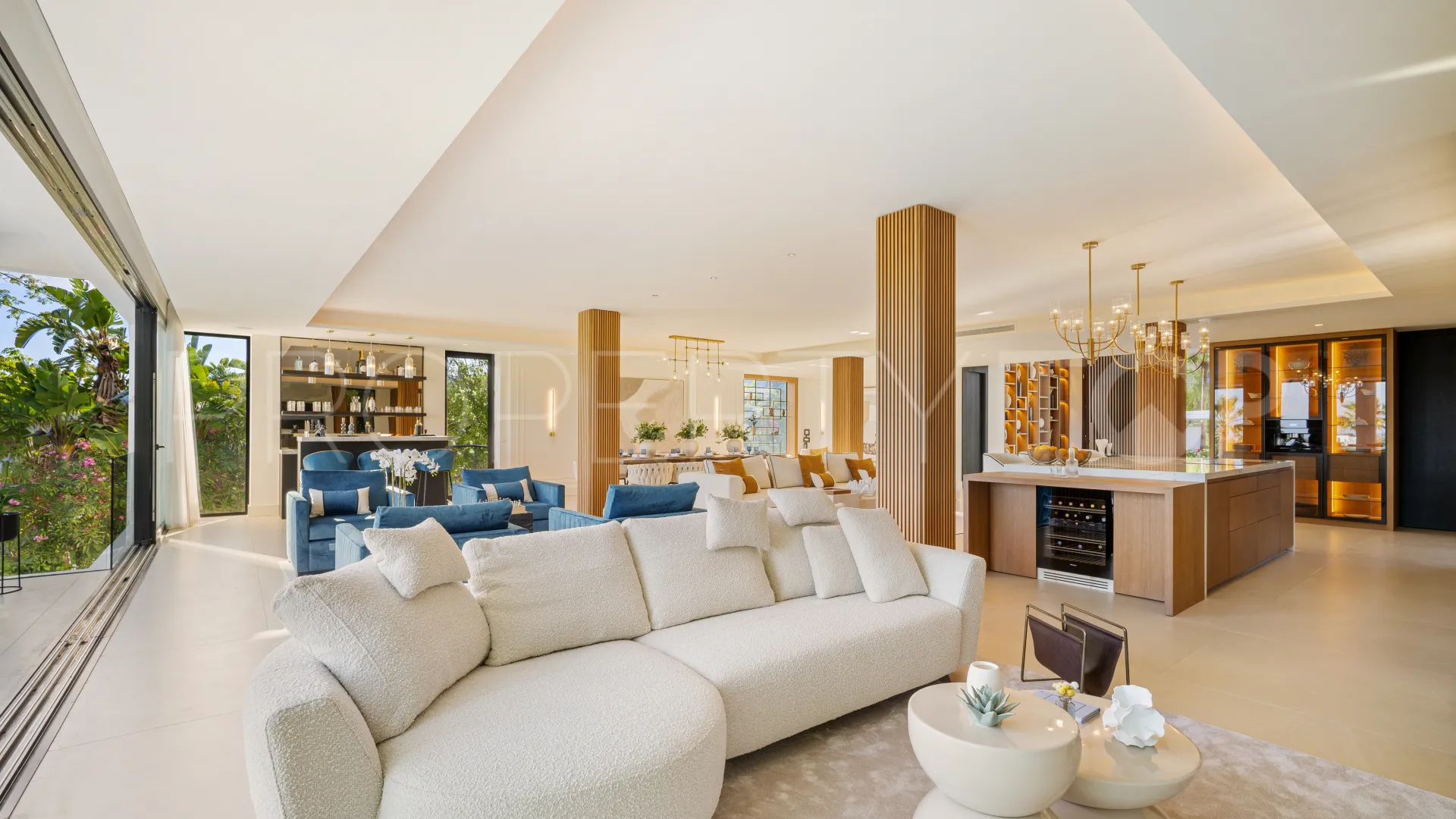 For sale Nueva Andalucia villa with 6 bedrooms