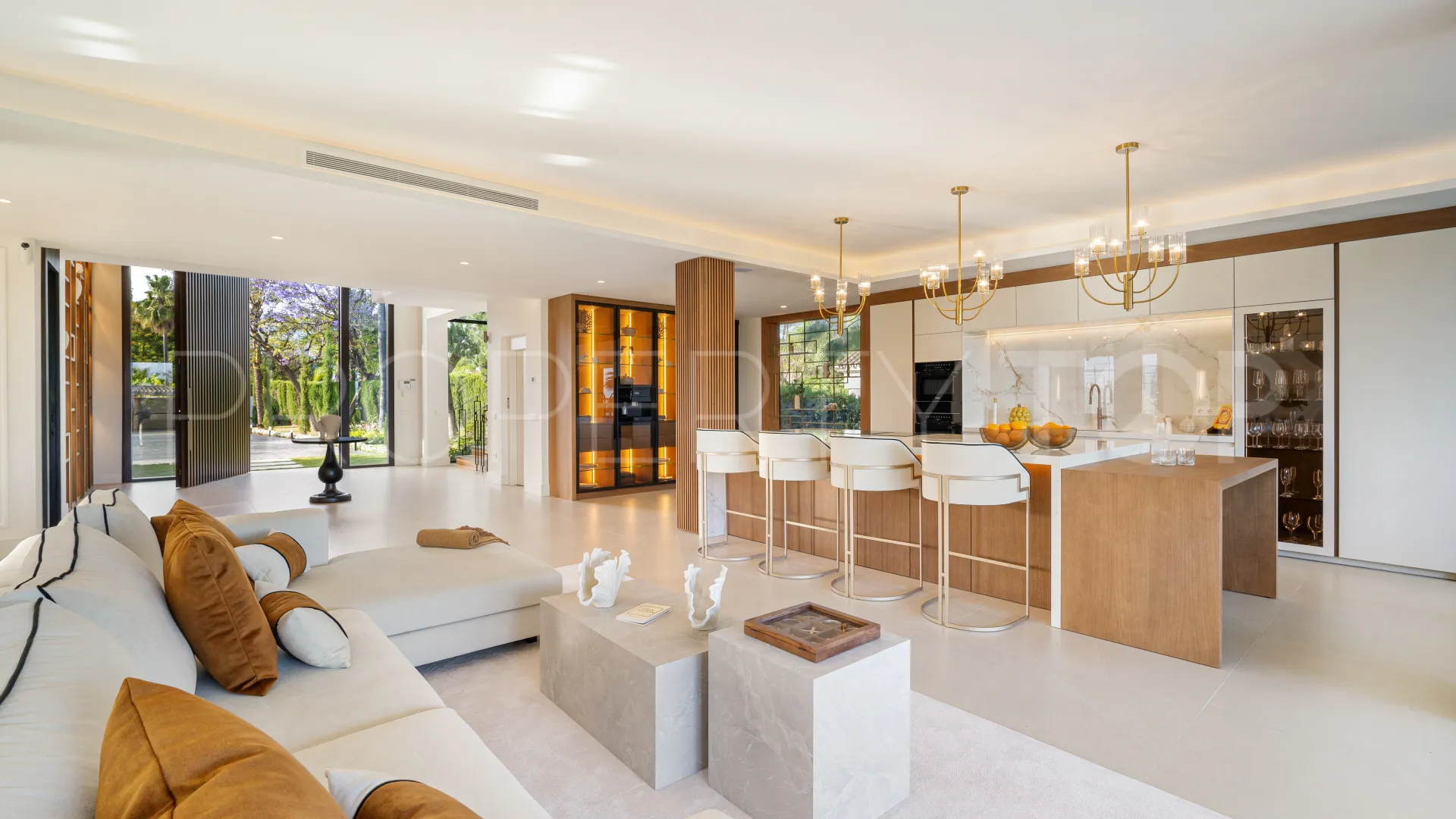 For sale Nueva Andalucia villa with 6 bedrooms