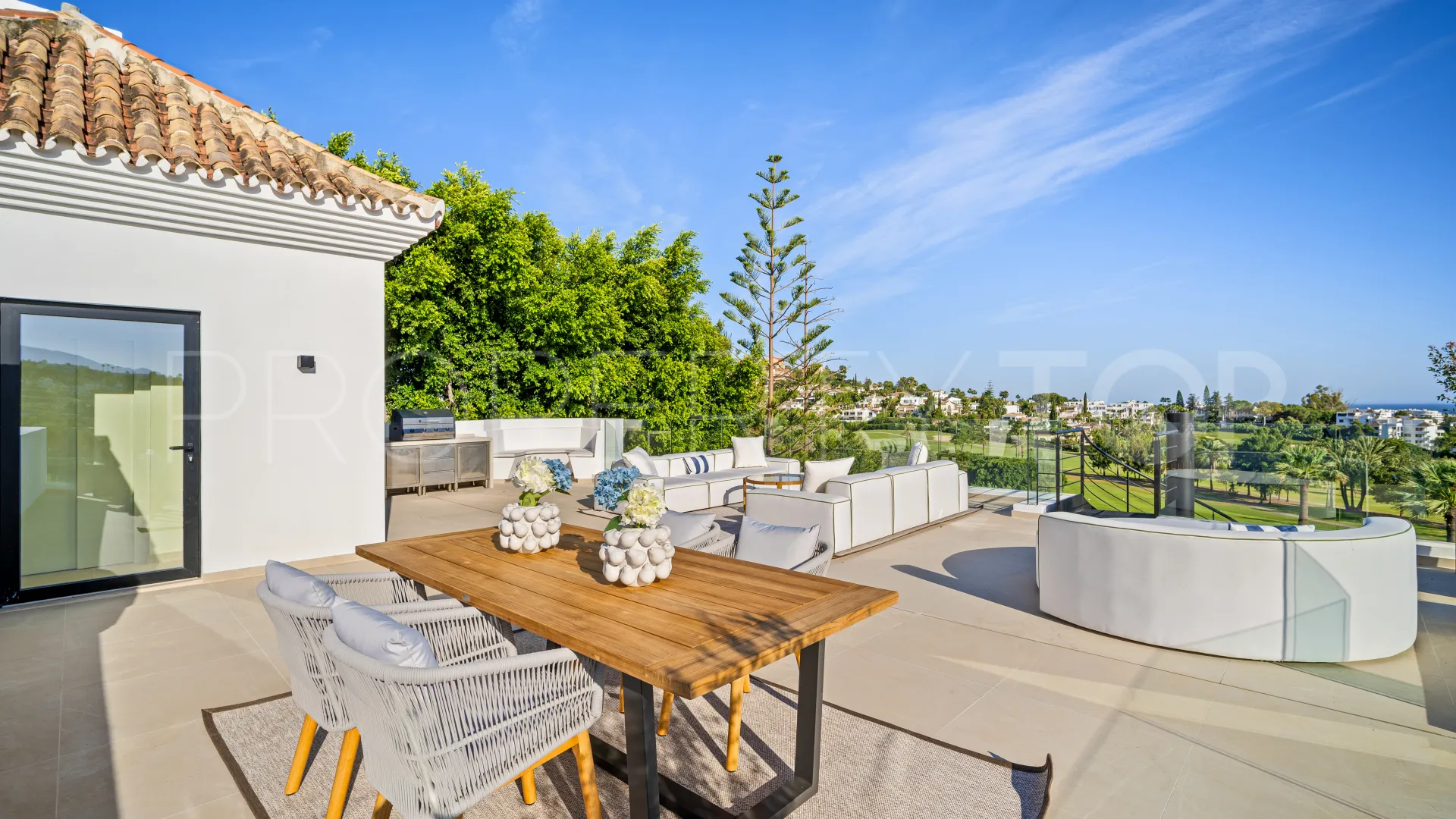For sale Nueva Andalucia villa with 6 bedrooms