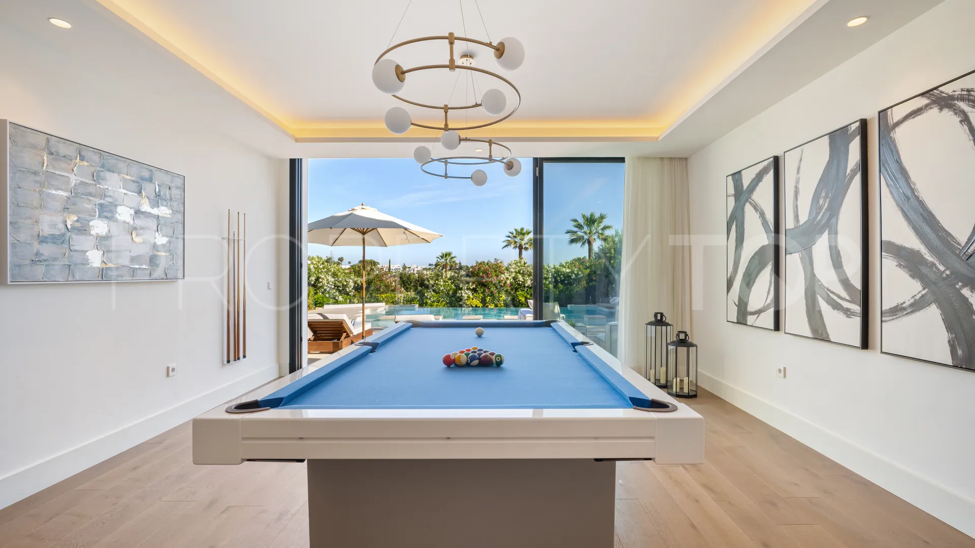 For sale Nueva Andalucia villa with 6 bedrooms