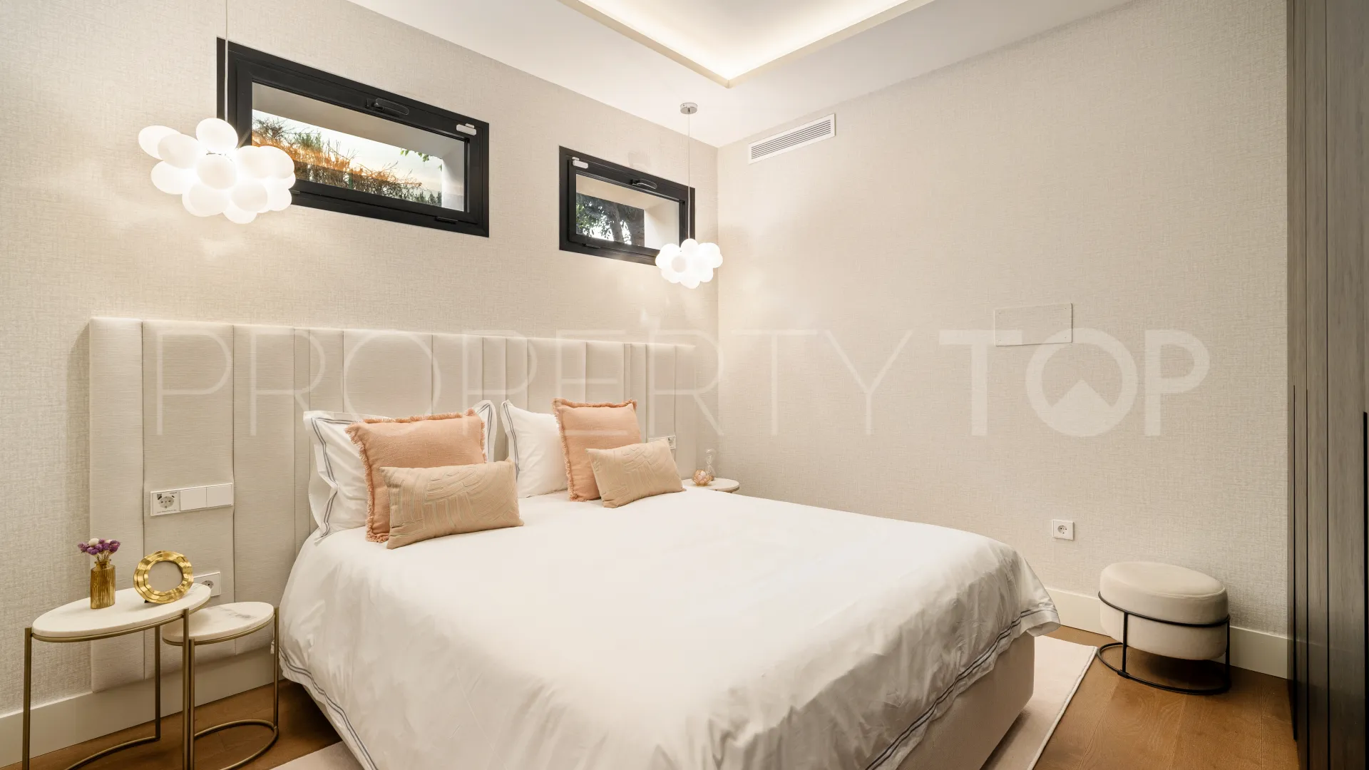 For sale Nueva Andalucia villa with 6 bedrooms