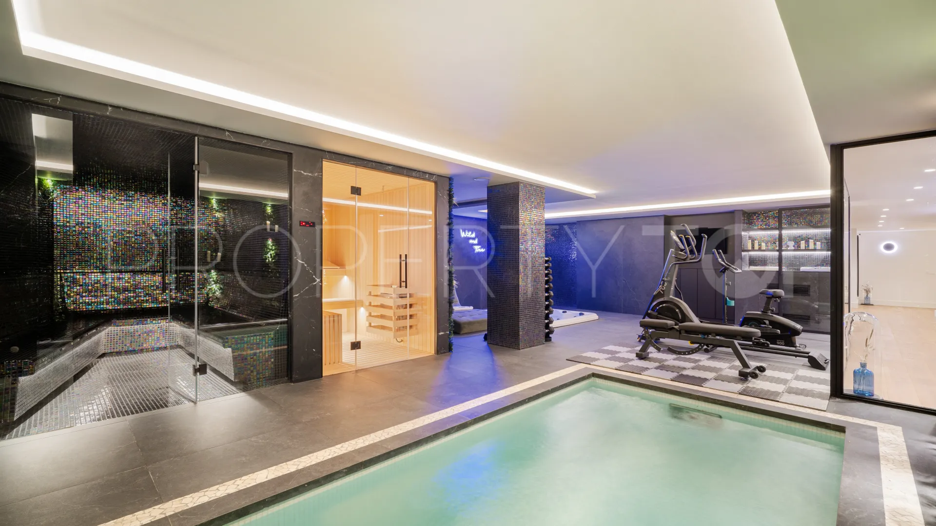 For sale Nueva Andalucia villa with 6 bedrooms