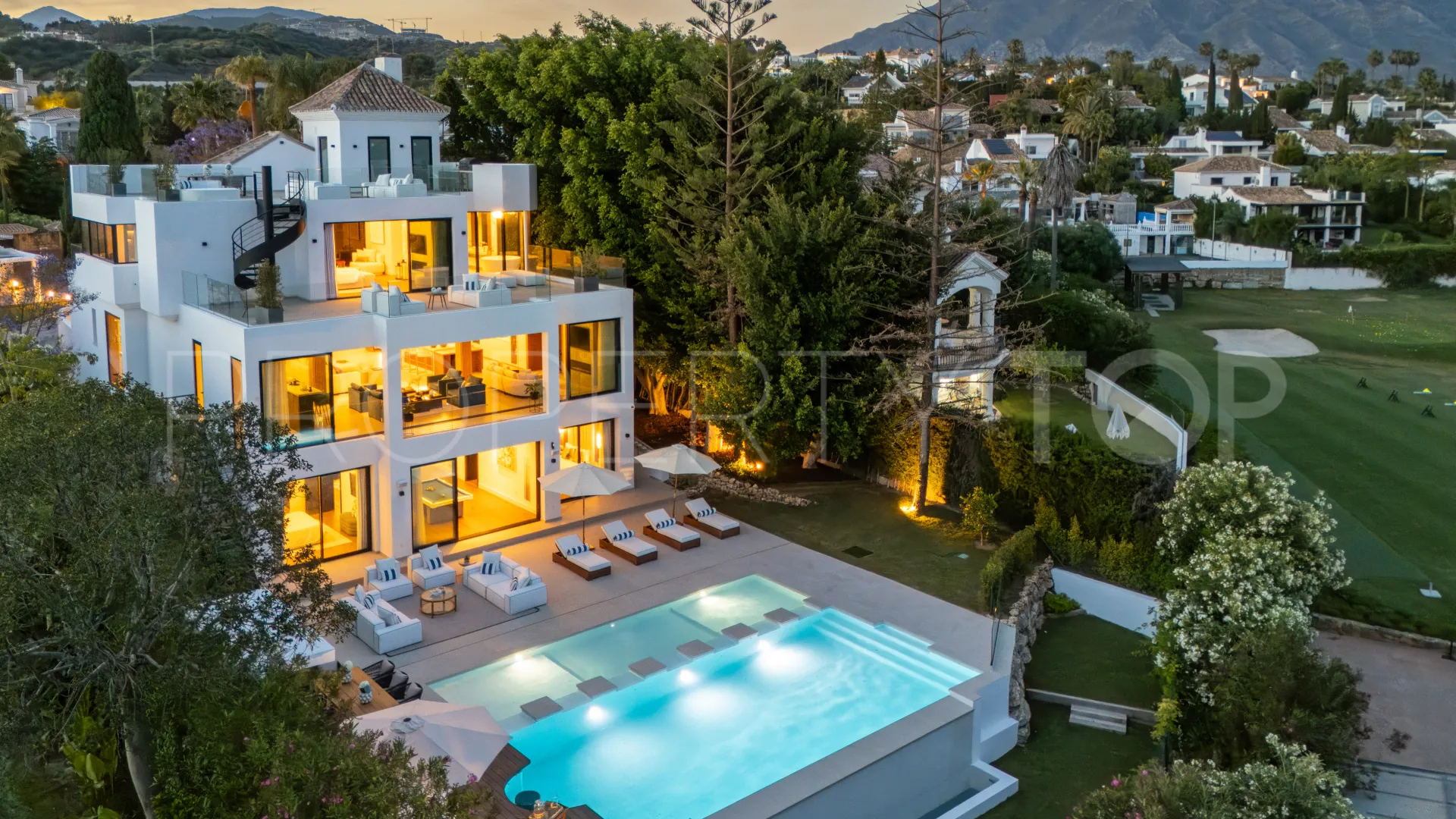 For sale Nueva Andalucia villa with 6 bedrooms