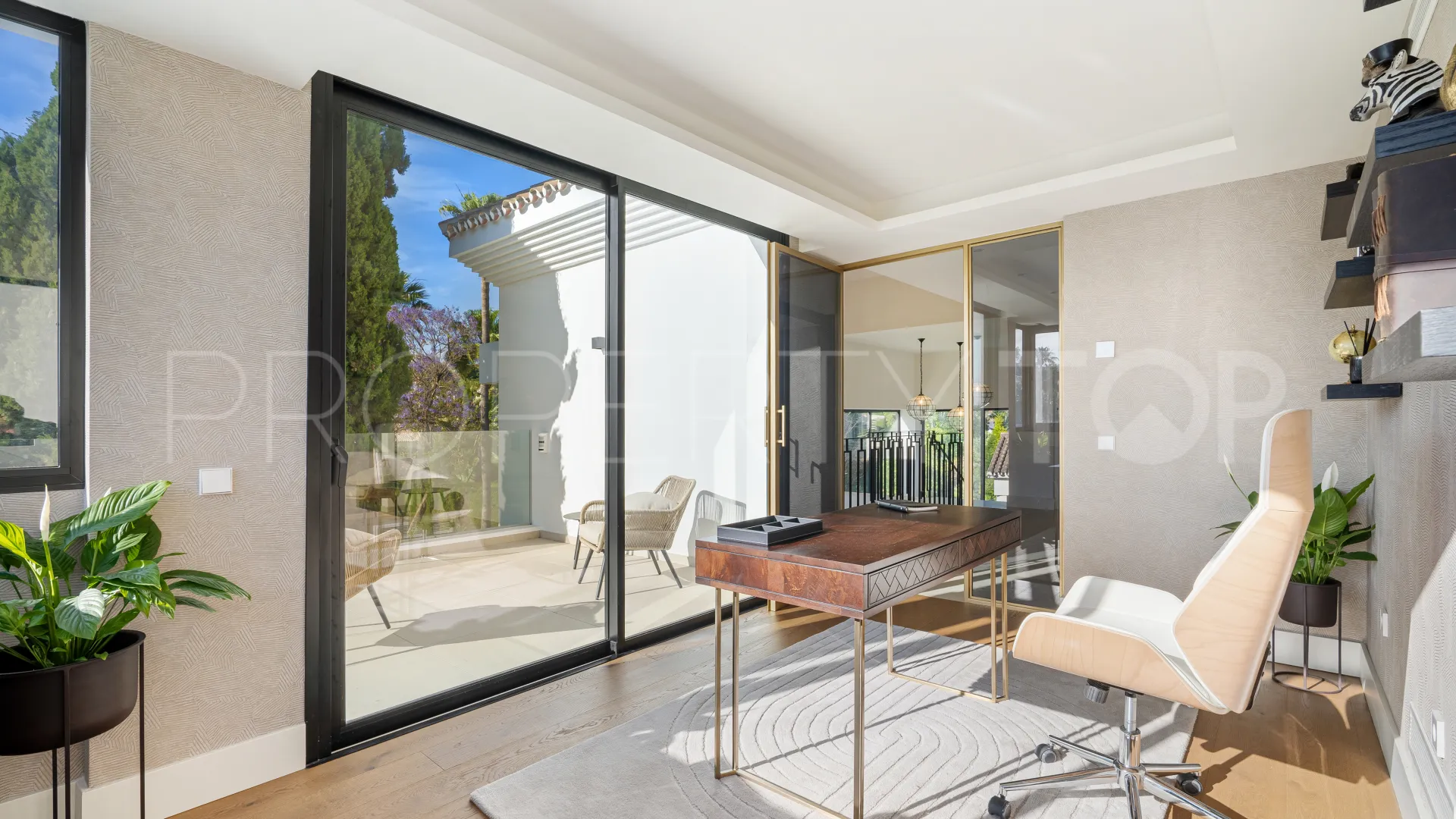 For sale Nueva Andalucia villa with 6 bedrooms