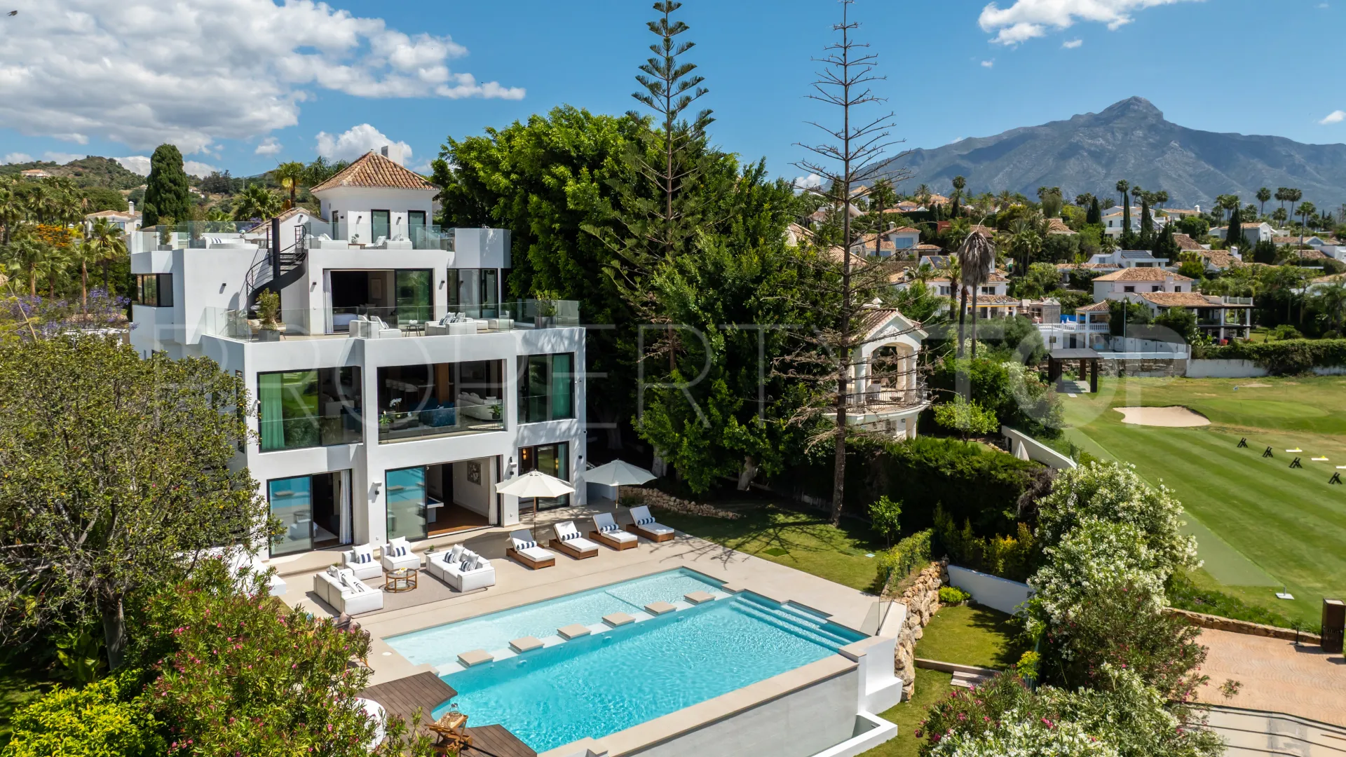 For sale Nueva Andalucia villa with 6 bedrooms