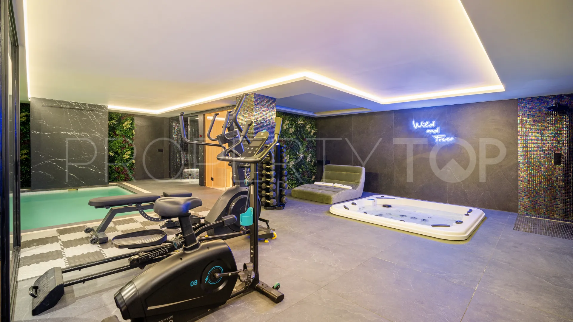 For sale Nueva Andalucia villa with 6 bedrooms