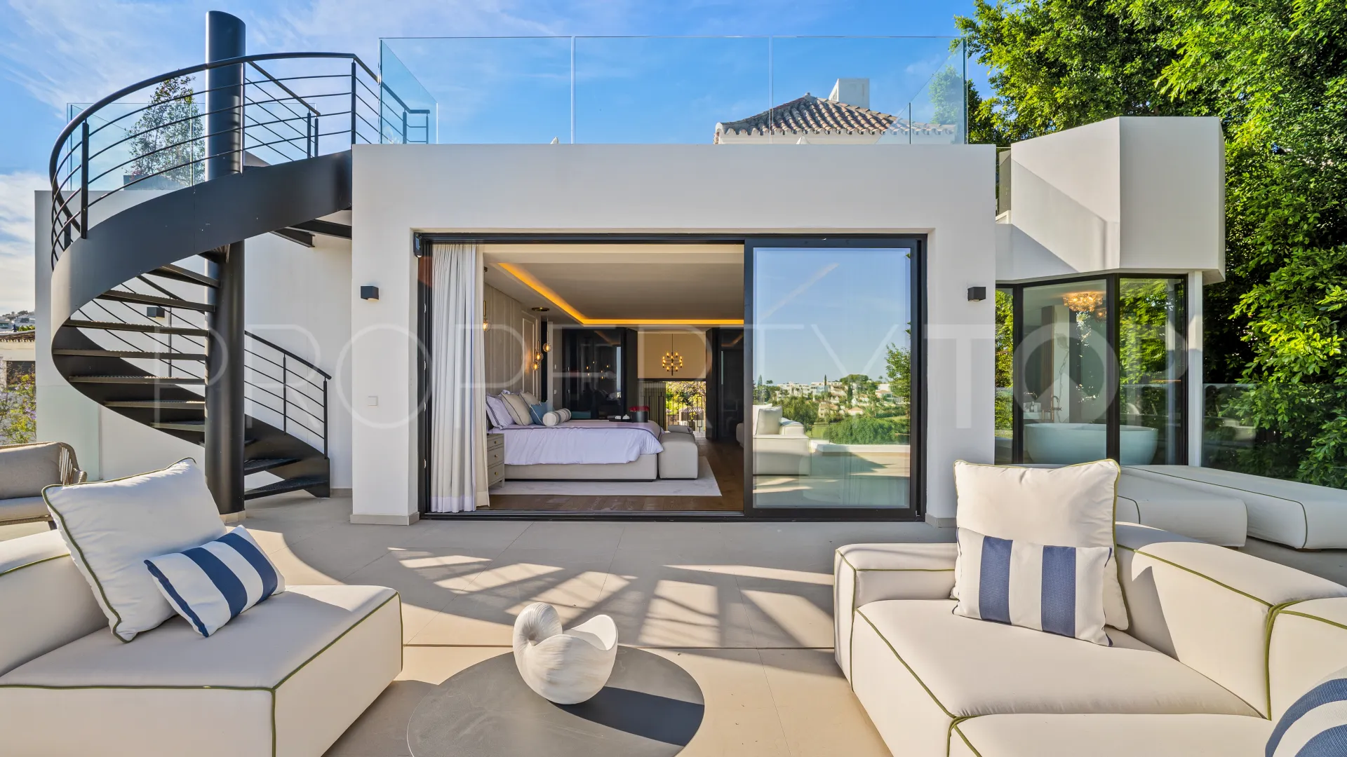 For sale Nueva Andalucia villa with 6 bedrooms