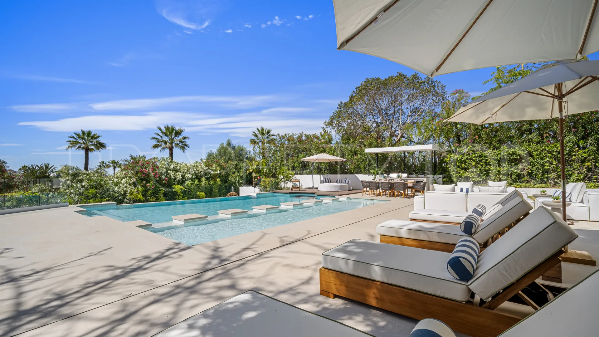 For sale Nueva Andalucia villa with 6 bedrooms
