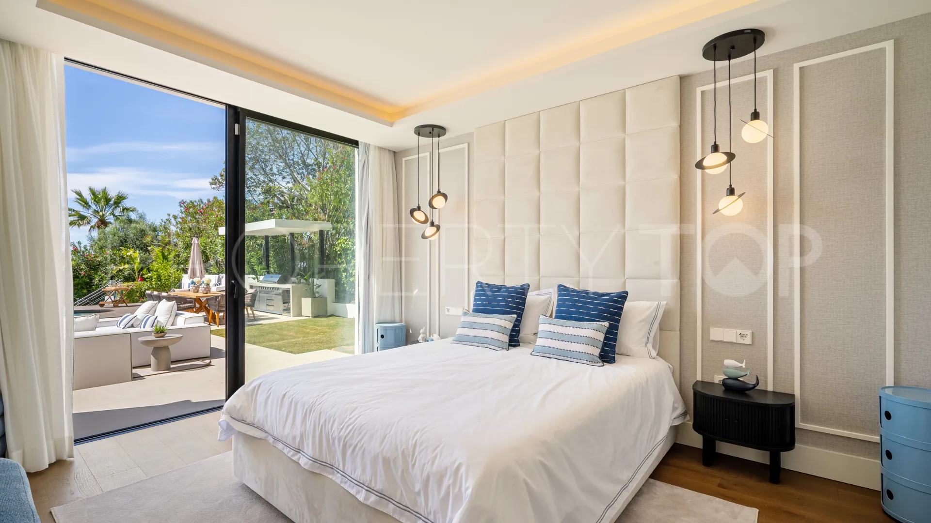 For sale Nueva Andalucia villa with 6 bedrooms
