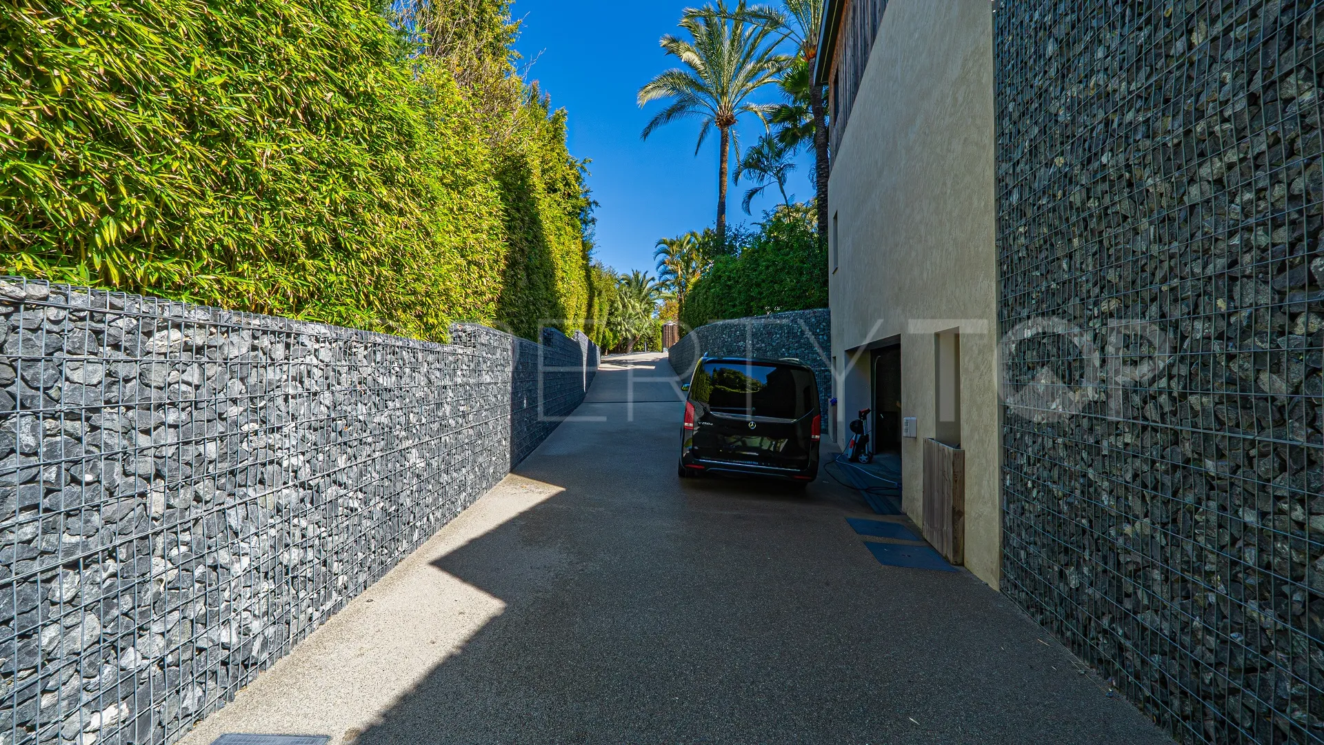 10 bedrooms San Pedro de Alcantara villa for sale