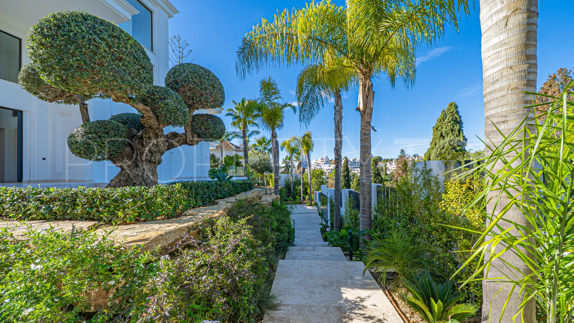 Marbella Golden Mile 6 bedrooms villa for sale