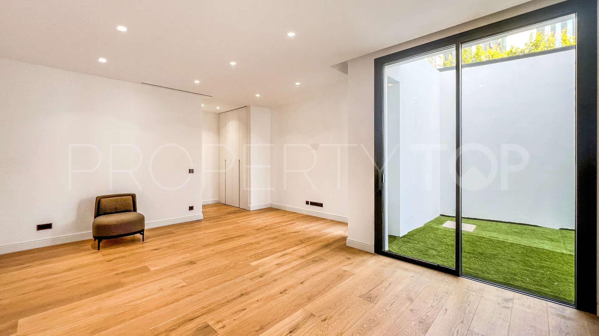 Marbella Golden Mile 6 bedrooms villa for sale