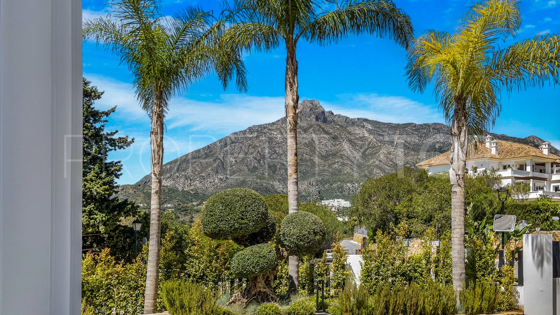 Marbella Golden Mile 6 bedrooms villa for sale