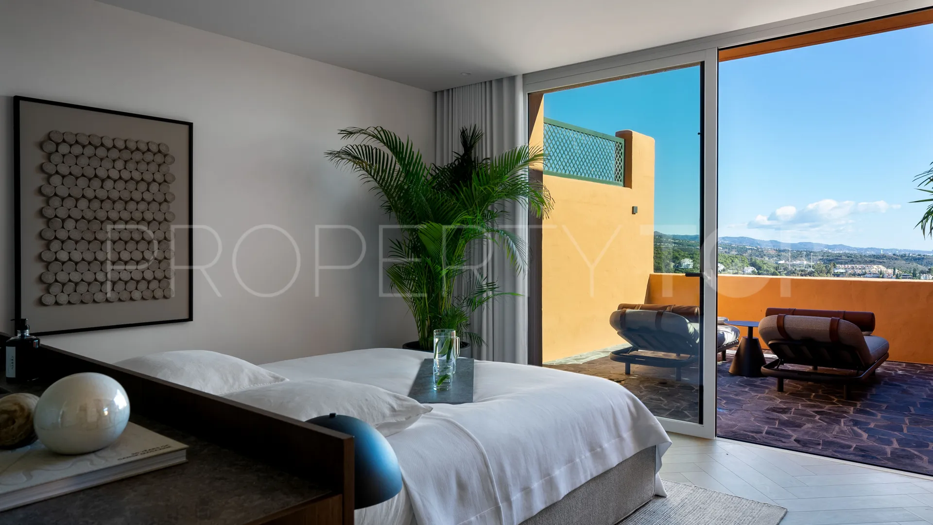 Ático en venta con 4 dormitorios en Nueva Andalucia