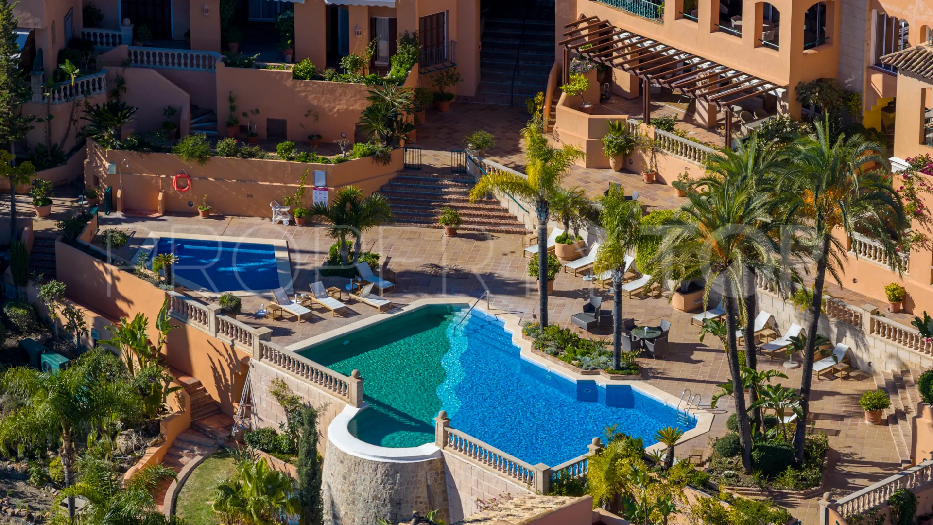 Ático en venta con 4 dormitorios en Nueva Andalucia
