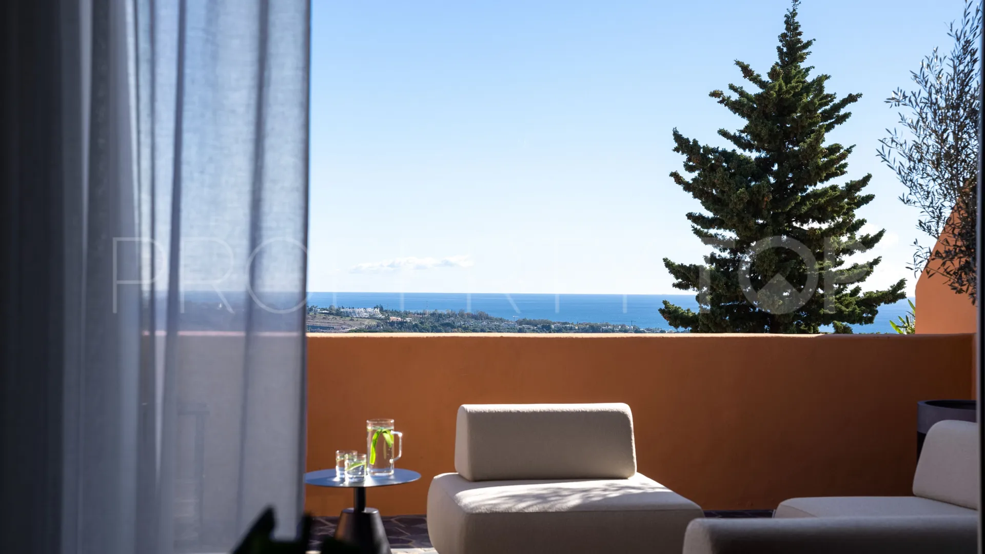 Ático en venta con 4 dormitorios en Nueva Andalucia