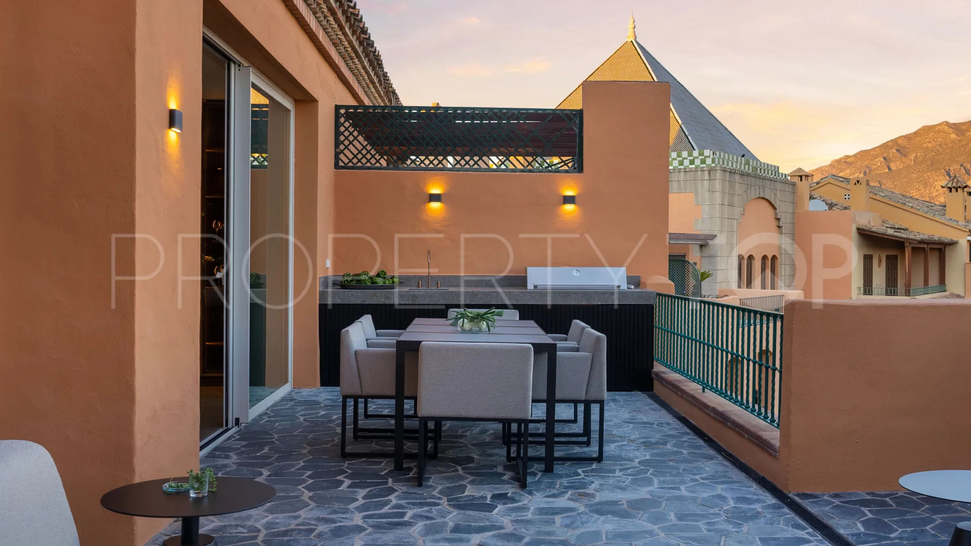 Ático en venta con 4 dormitorios en Nueva Andalucia