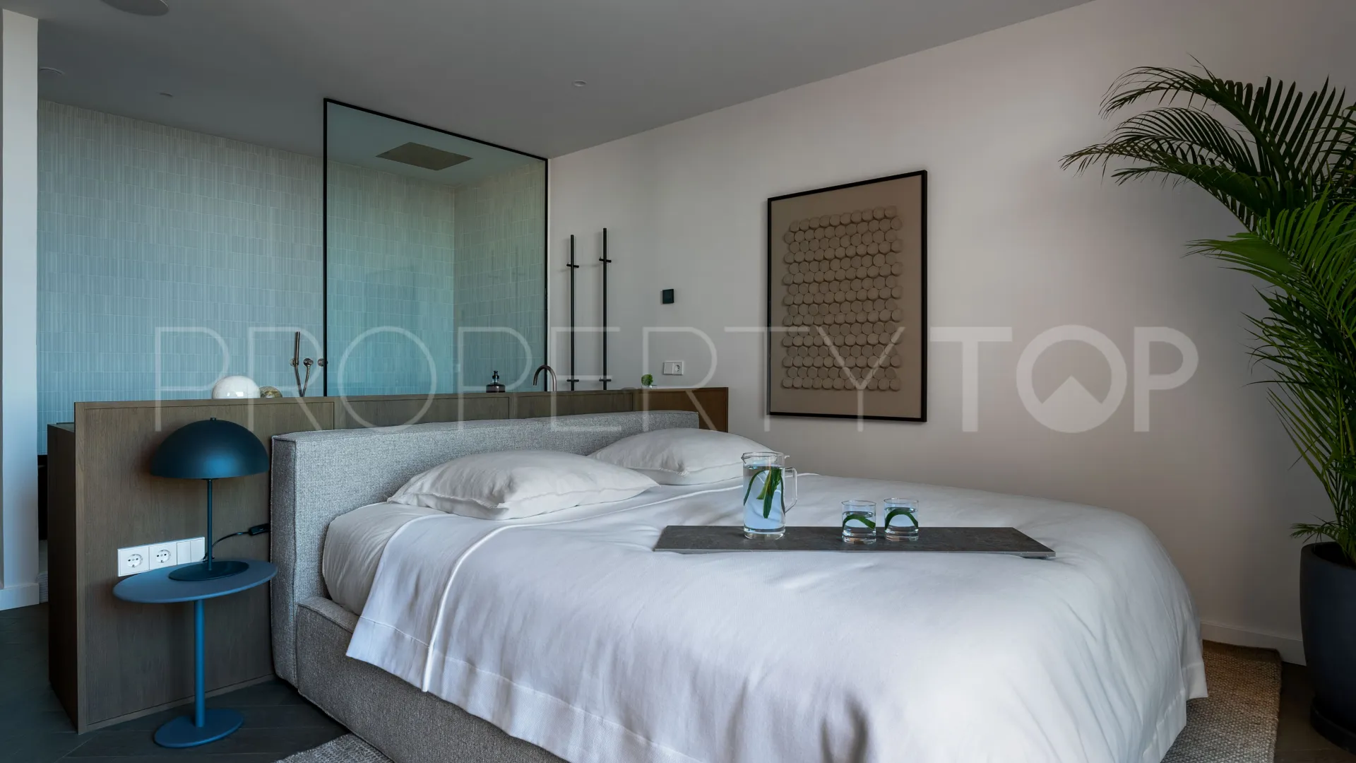 Ático en venta con 4 dormitorios en Nueva Andalucia