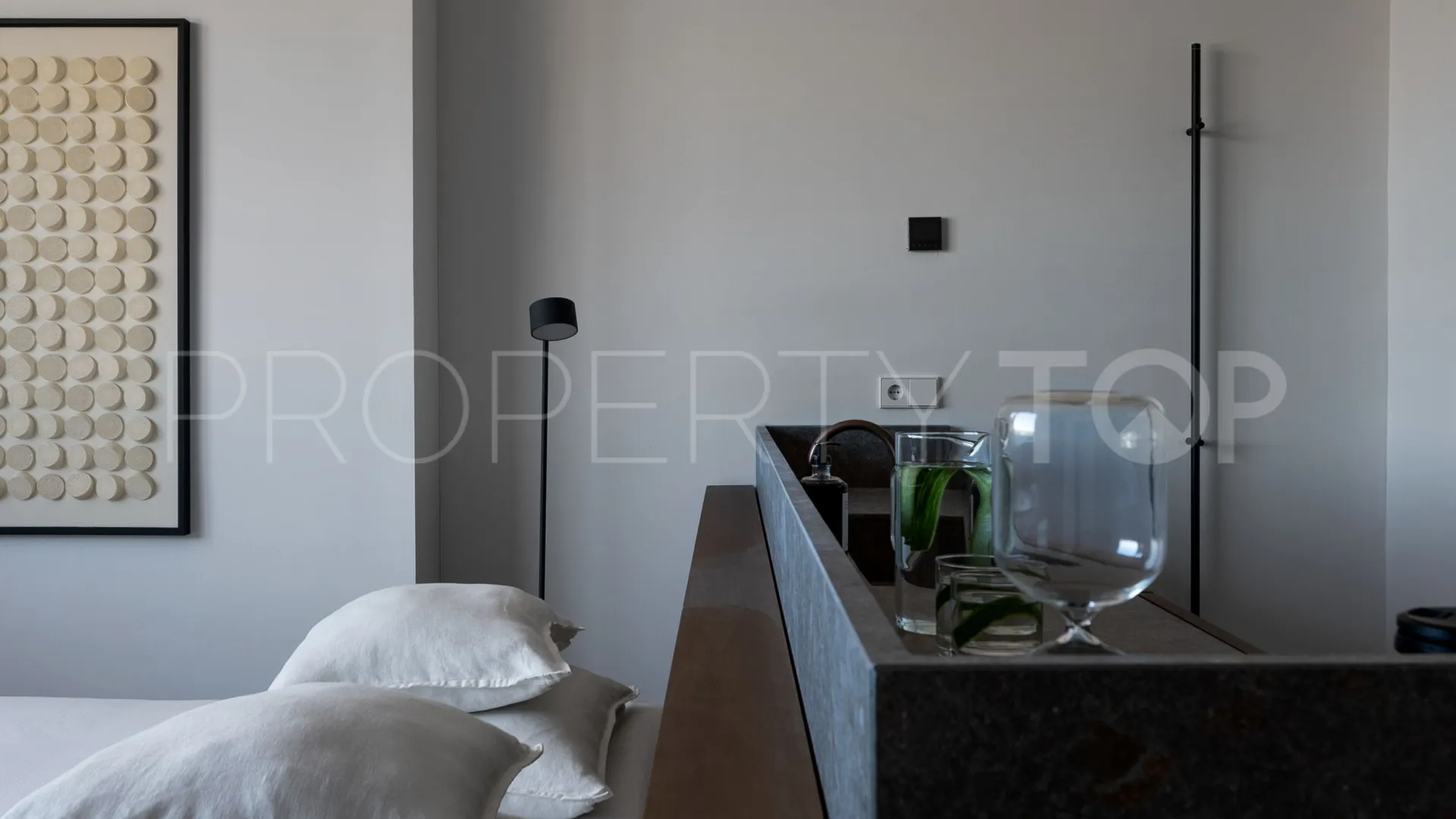 Ático en venta con 4 dormitorios en Nueva Andalucia