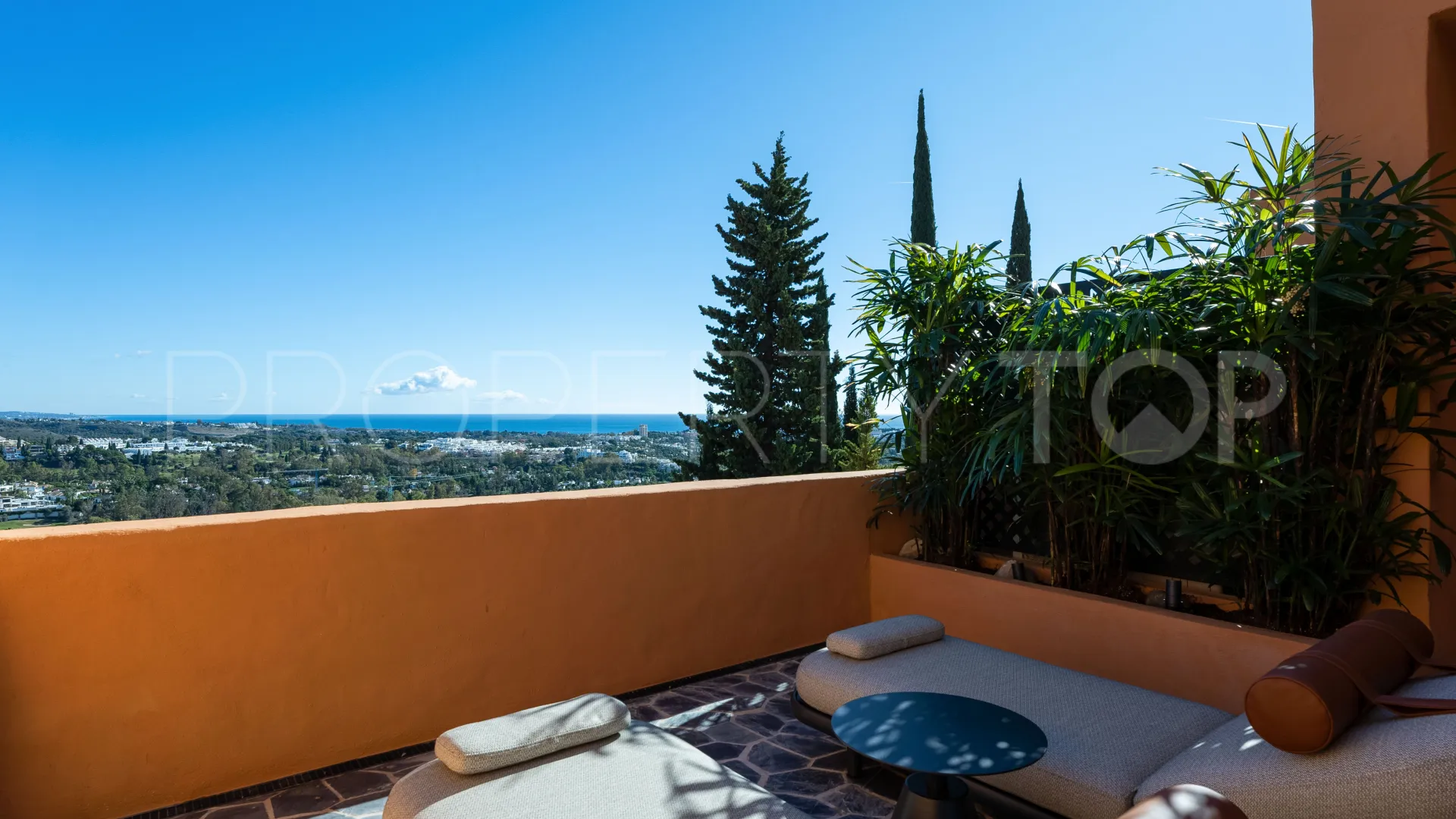 Ático en venta con 4 dormitorios en Nueva Andalucia