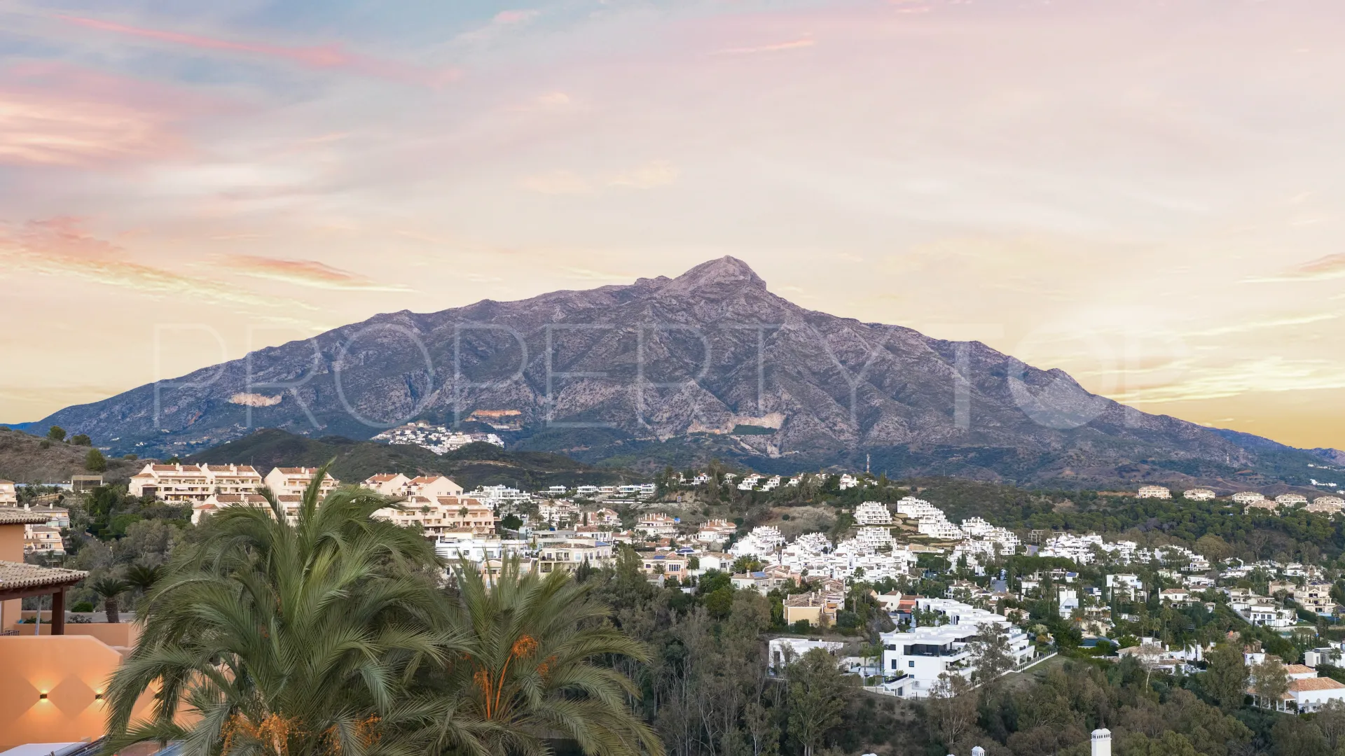 Ático en venta con 4 dormitorios en Nueva Andalucia