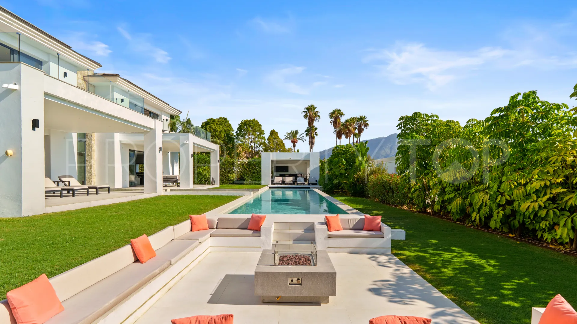 Se vende villa con 6 dormitorios en La Quinta