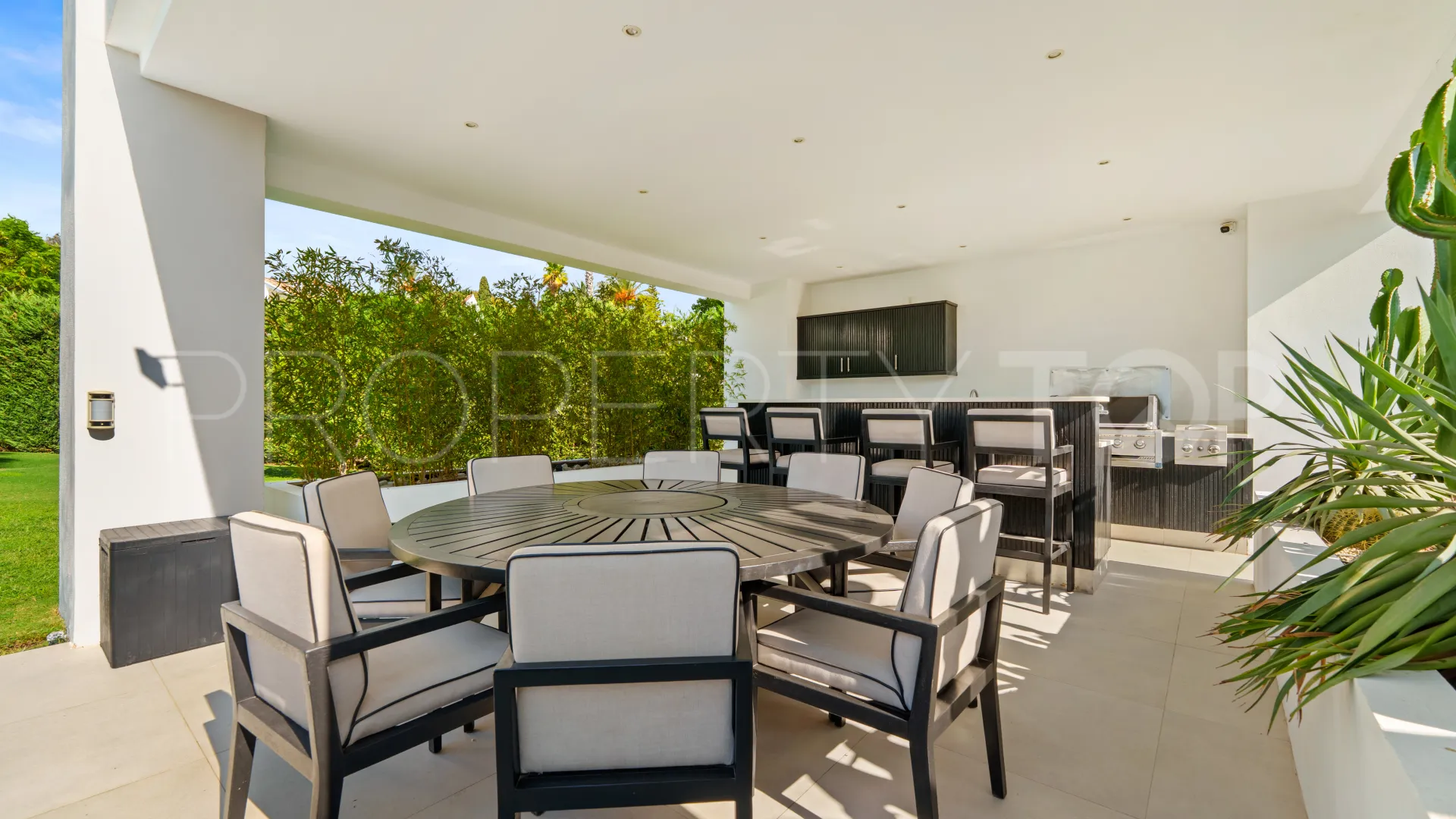 Se vende villa con 6 dormitorios en La Quinta