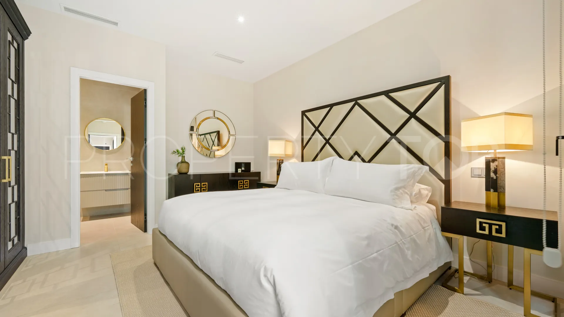 Se vende villa con 6 dormitorios en La Quinta