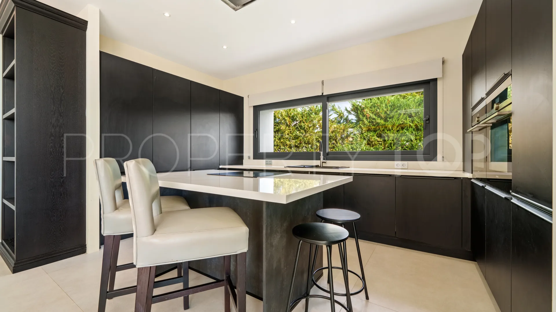 Se vende villa con 6 dormitorios en La Quinta