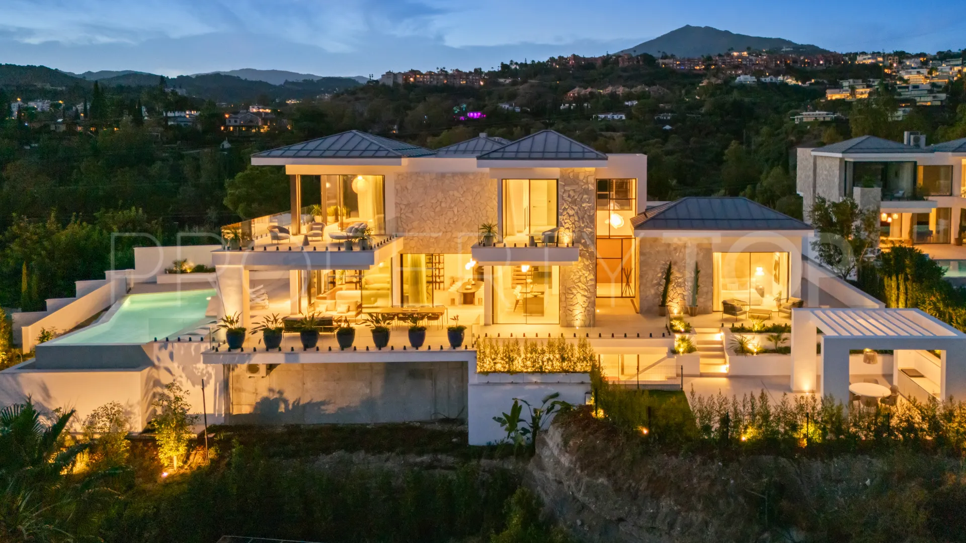 For sale La Quinta 5 bedrooms villa