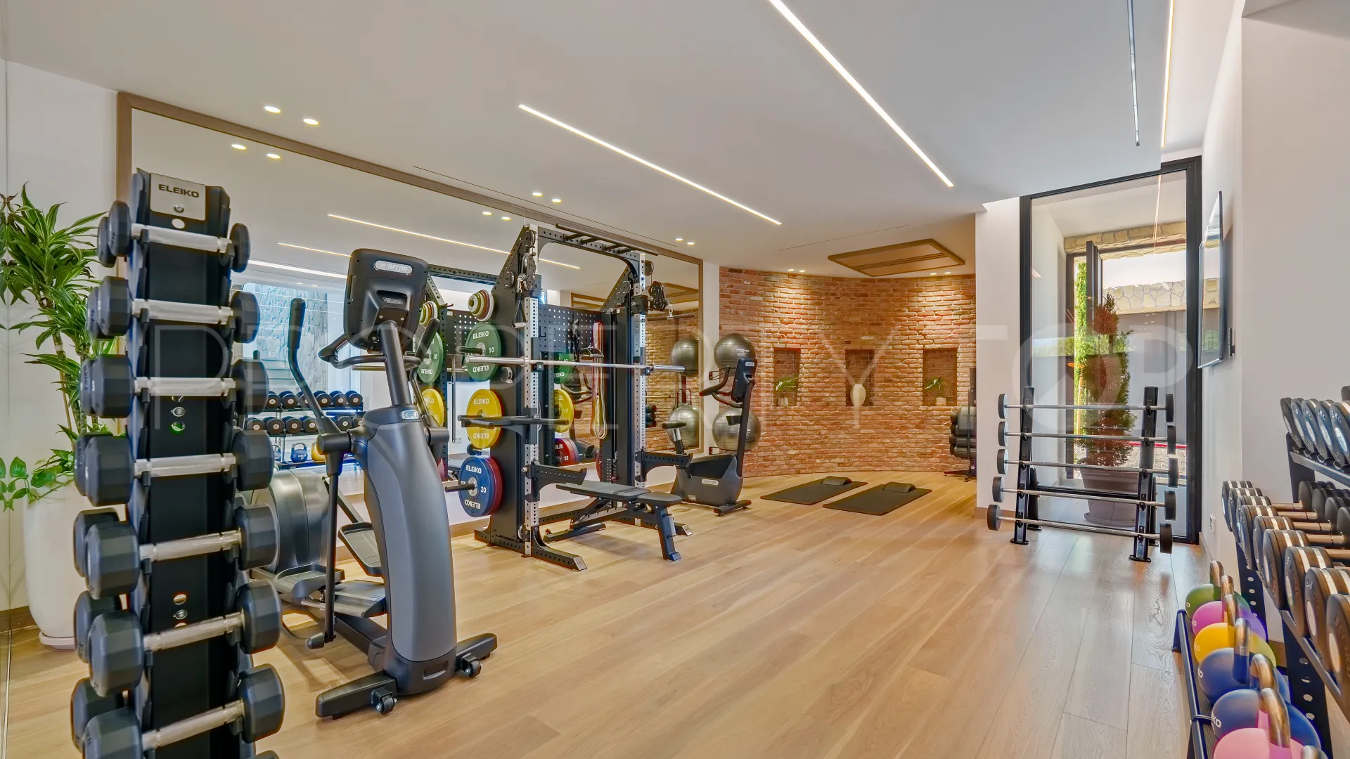 Villa for sale in La Quinta with 5 bedrooms