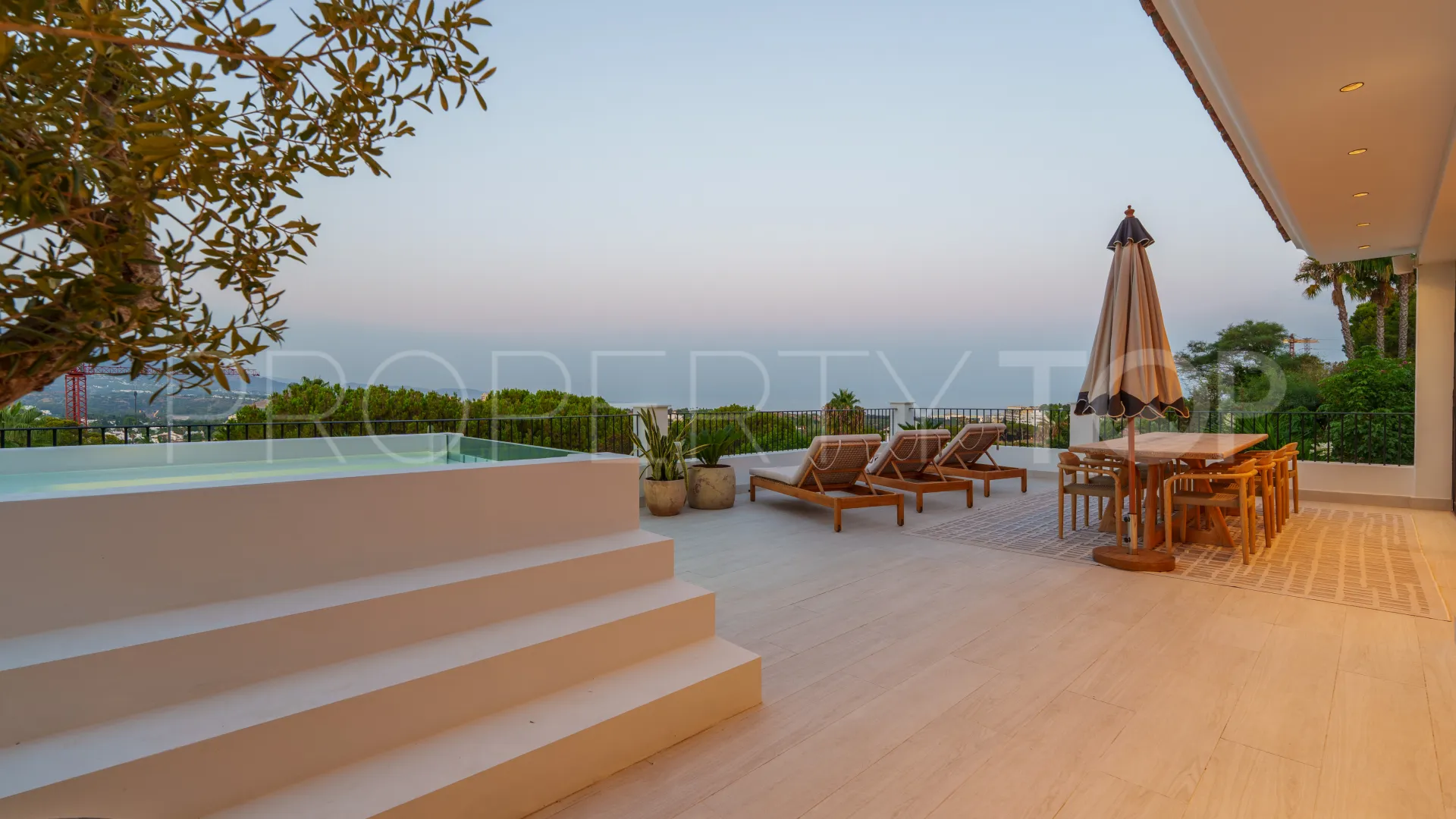 Comprar villa en Nueva Andalucia con 6 dormitorios