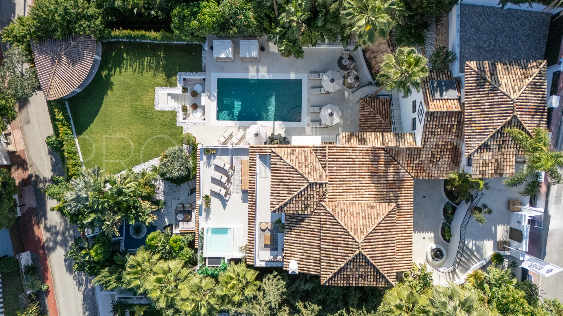 Comprar villa en Nueva Andalucia con 6 dormitorios