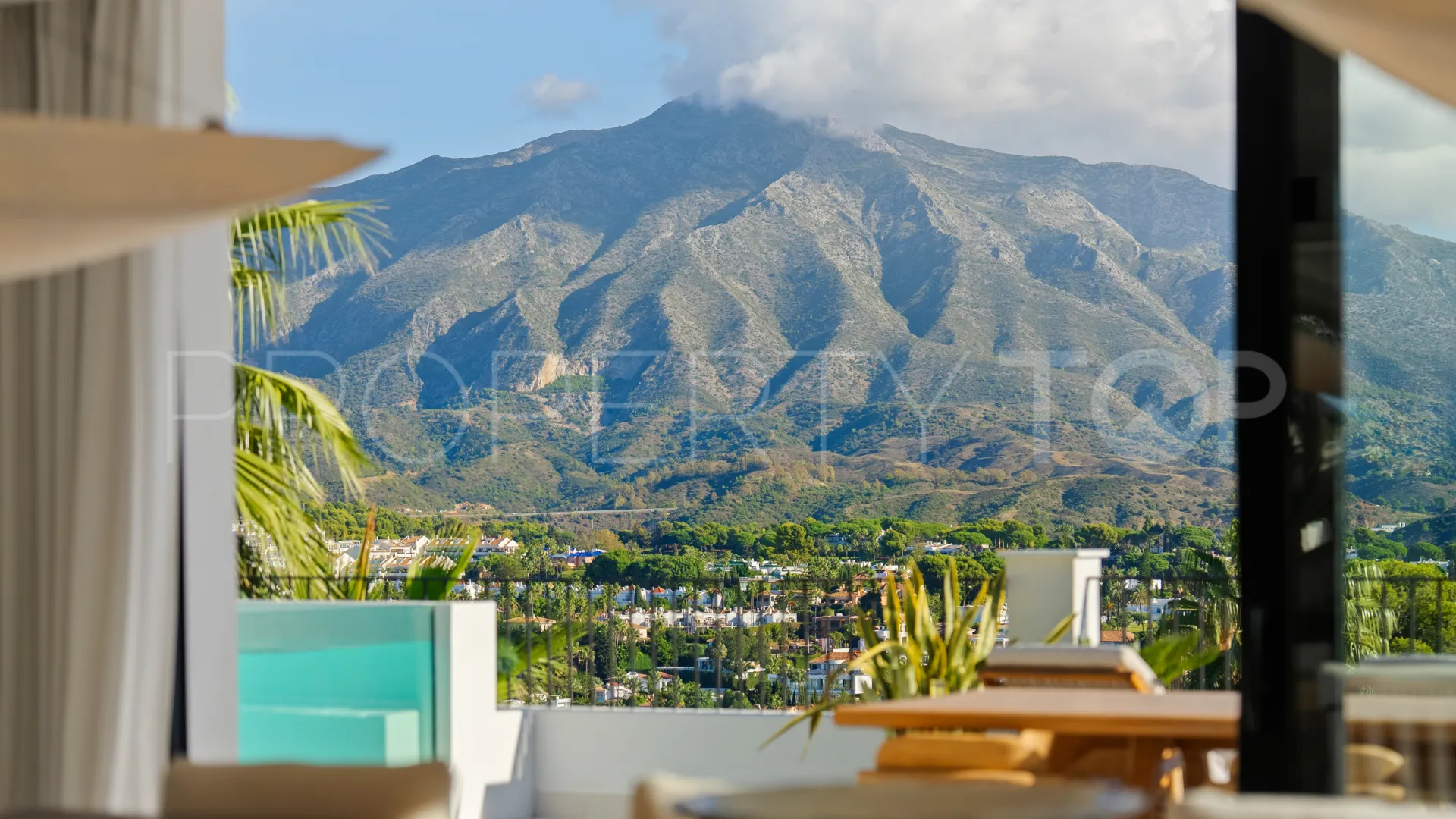 Comprar villa en Nueva Andalucia con 6 dormitorios