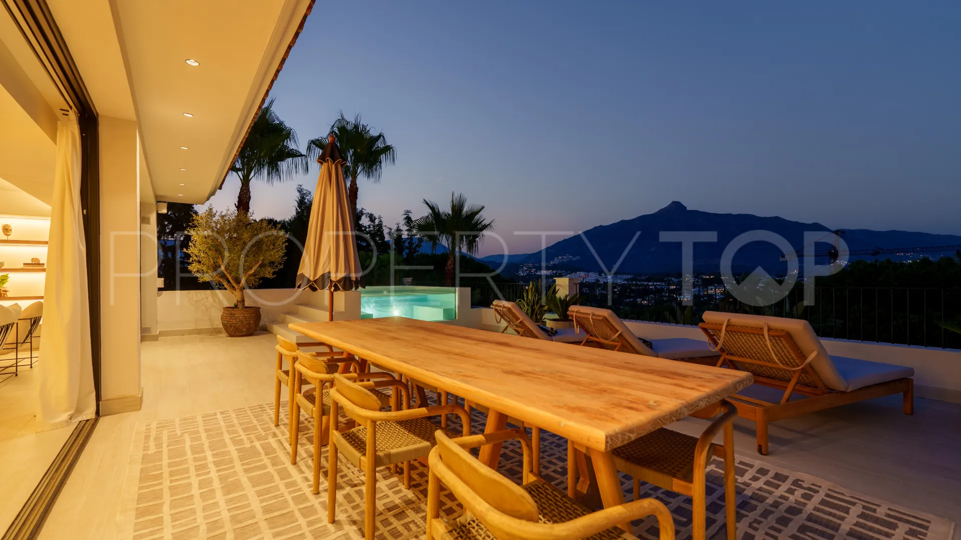 Comprar villa en Nueva Andalucia con 6 dormitorios