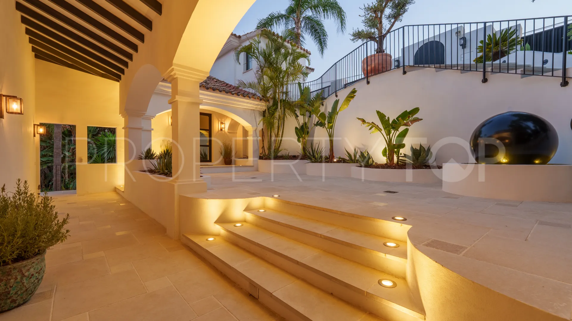 Comprar villa en Nueva Andalucia con 6 dormitorios