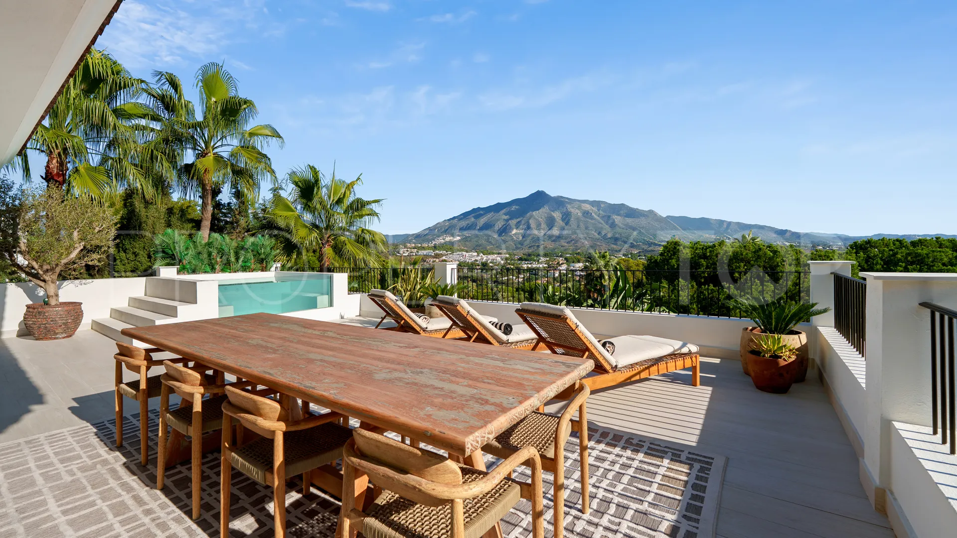Comprar villa en Nueva Andalucia con 6 dormitorios