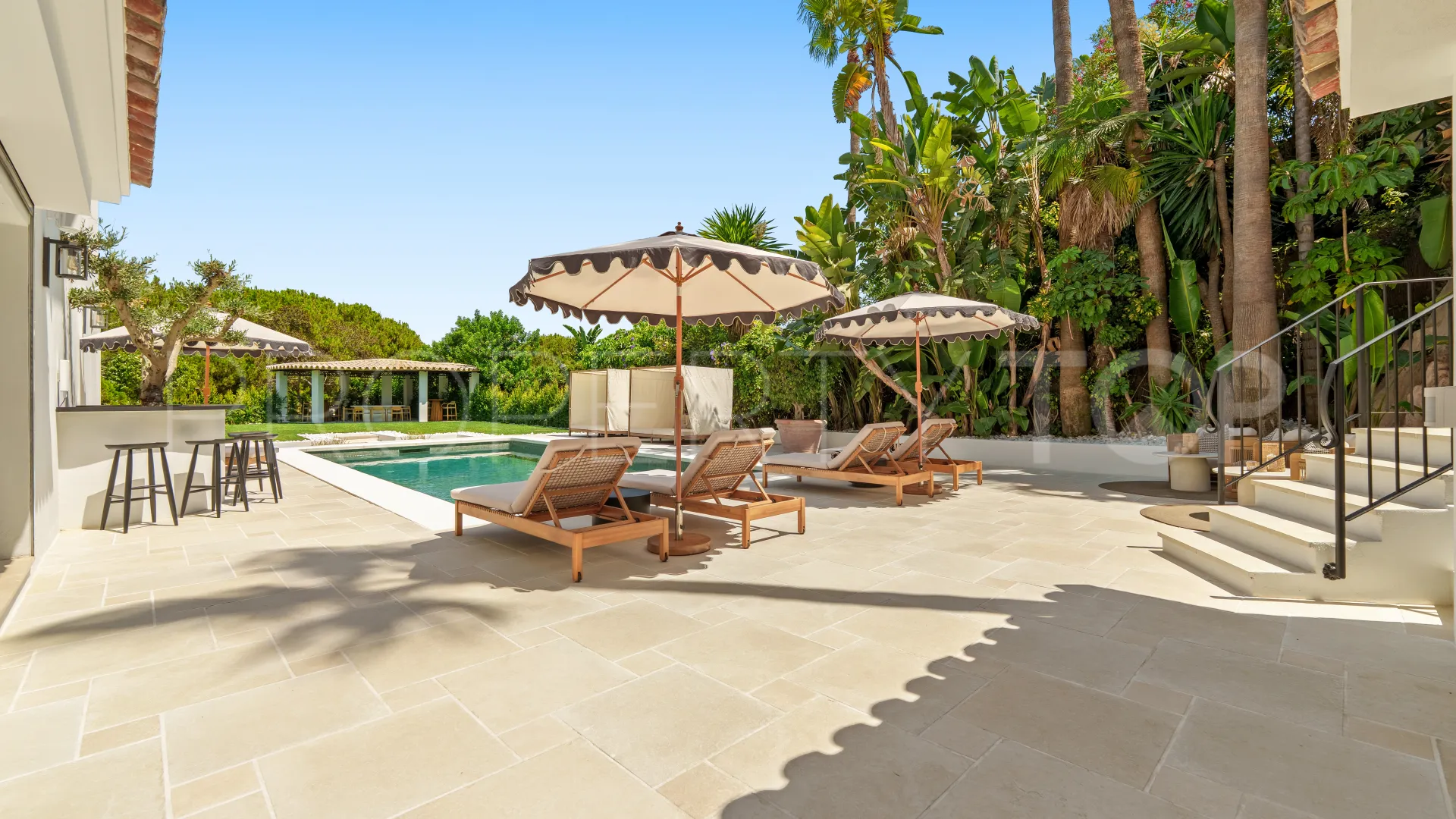 Comprar villa en Nueva Andalucia con 6 dormitorios