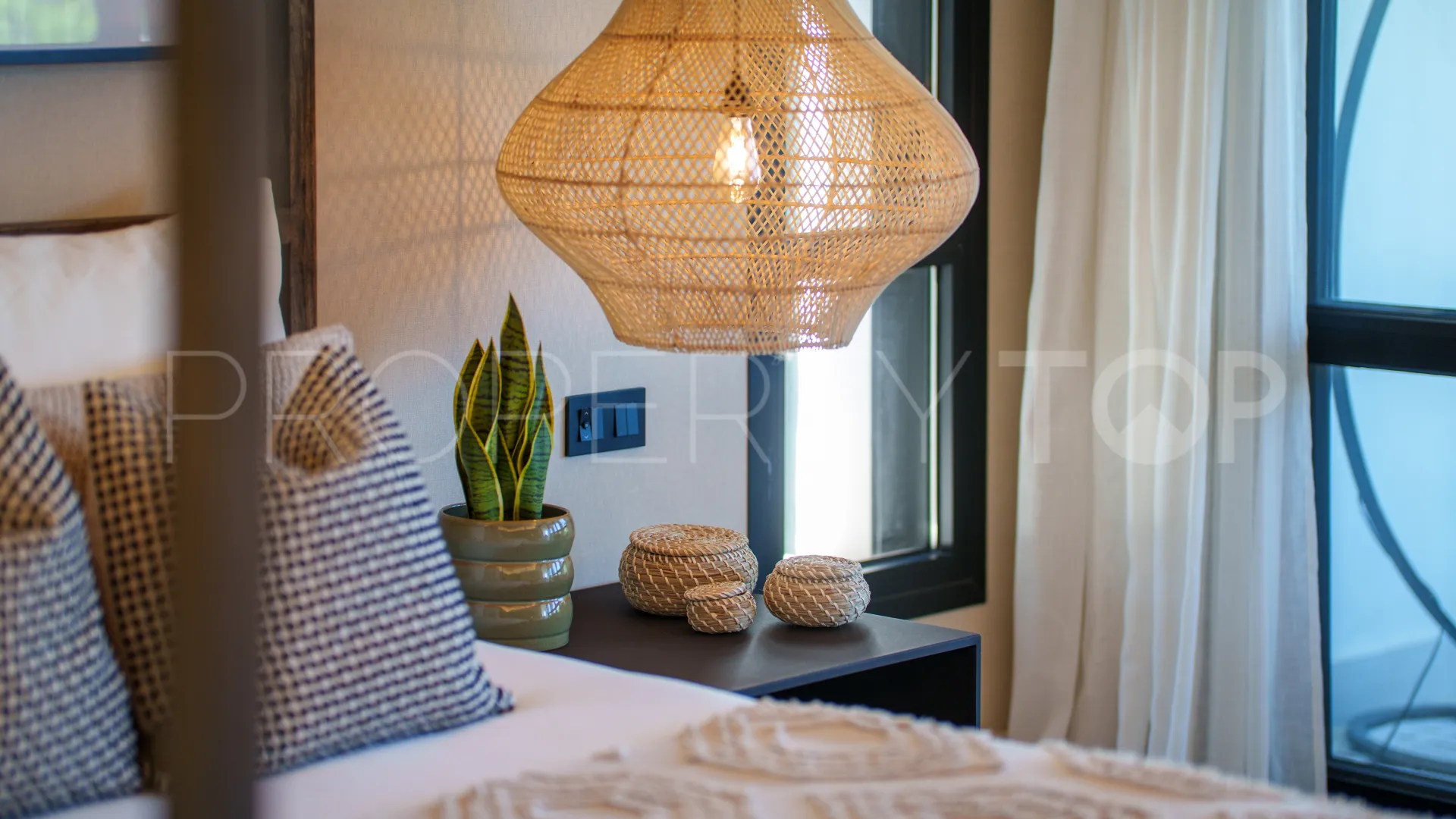 Comprar villa en Nueva Andalucia con 6 dormitorios