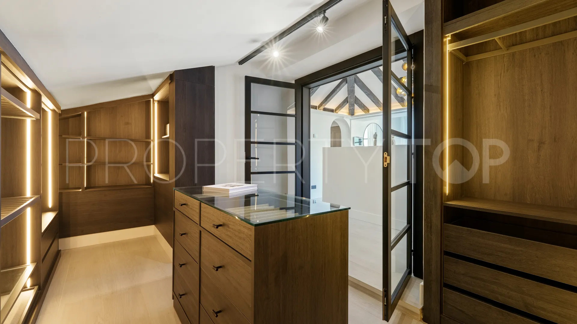 Comprar villa en Nueva Andalucia con 6 dormitorios
