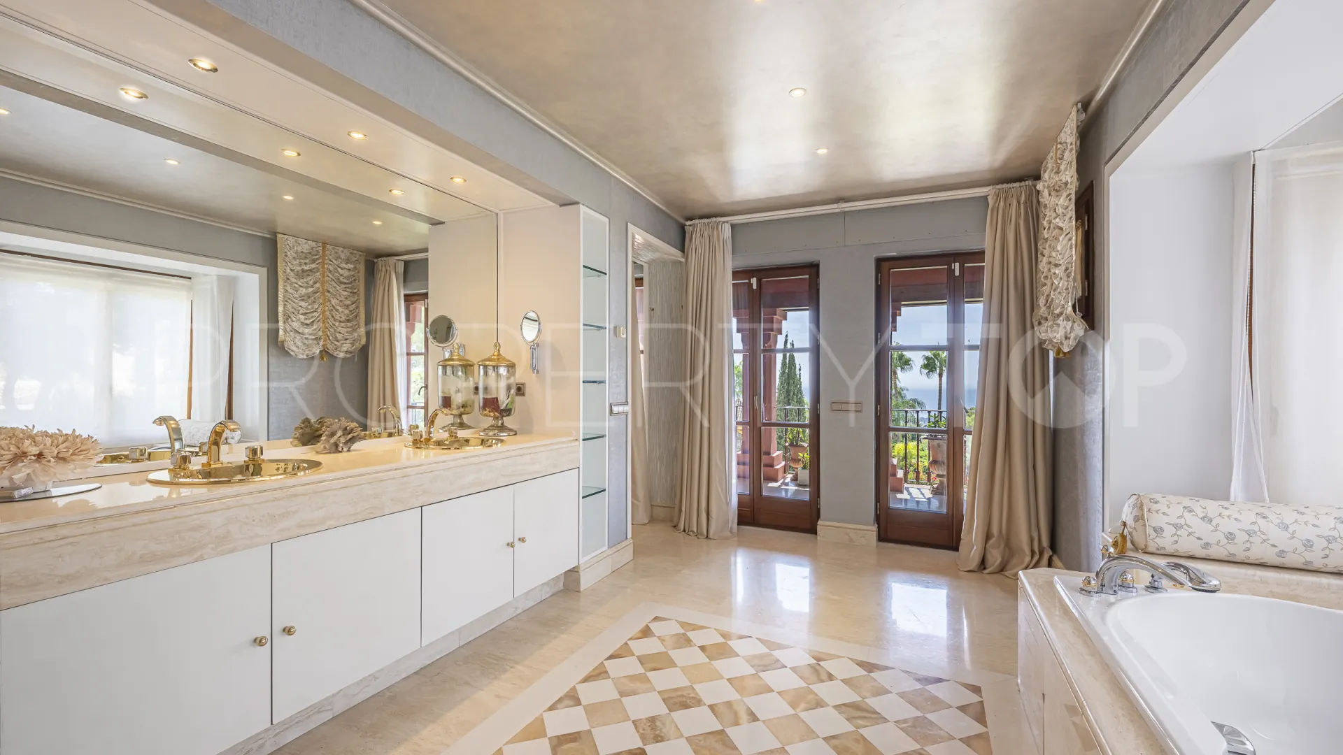 6 bedrooms villa for sale in Sierra Blanca